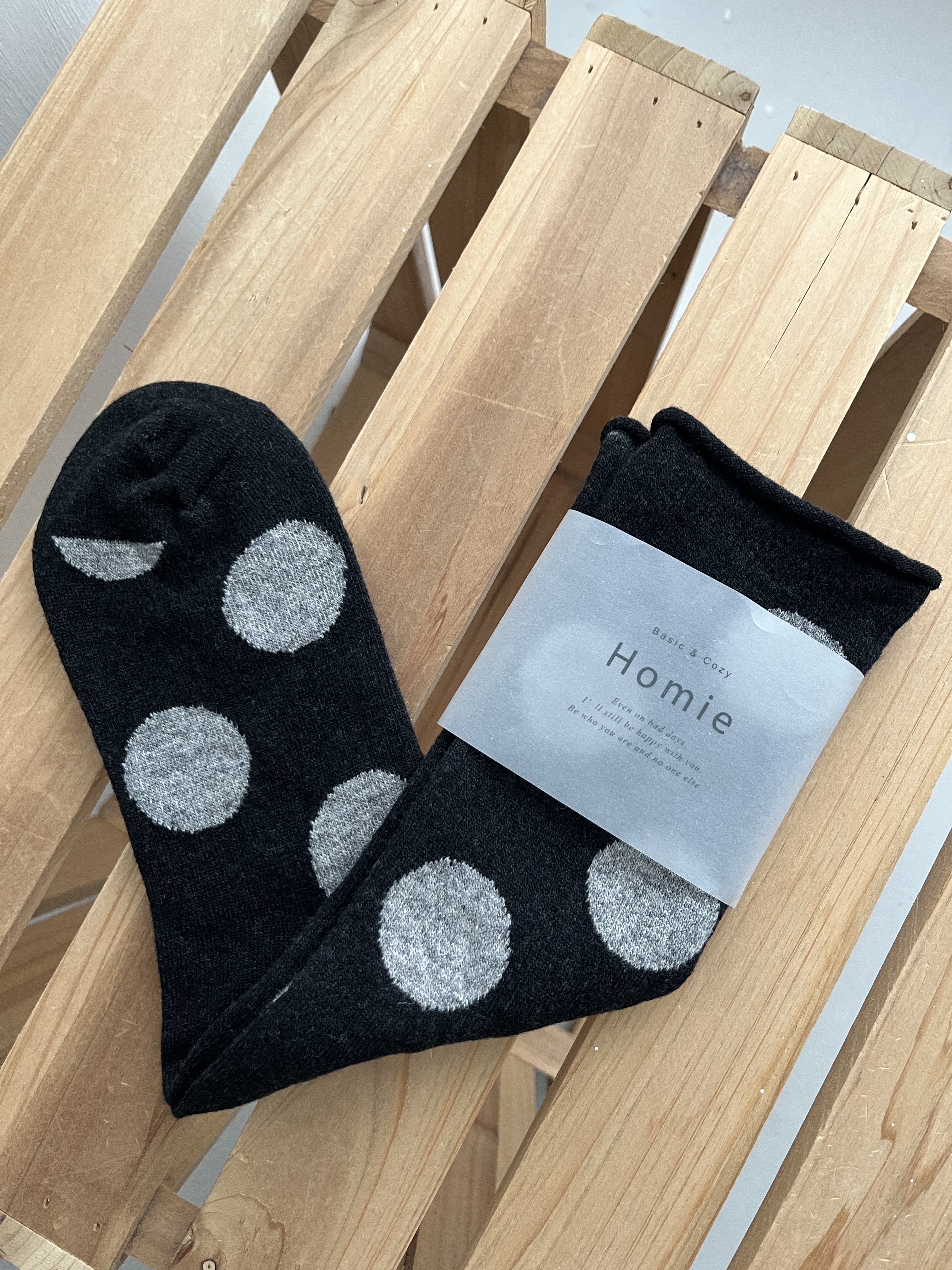 日本製Homie炭黑色波點長襪