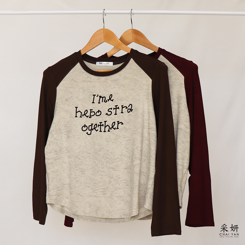 大理石紋微絨字母圓領跳色長袖上衣