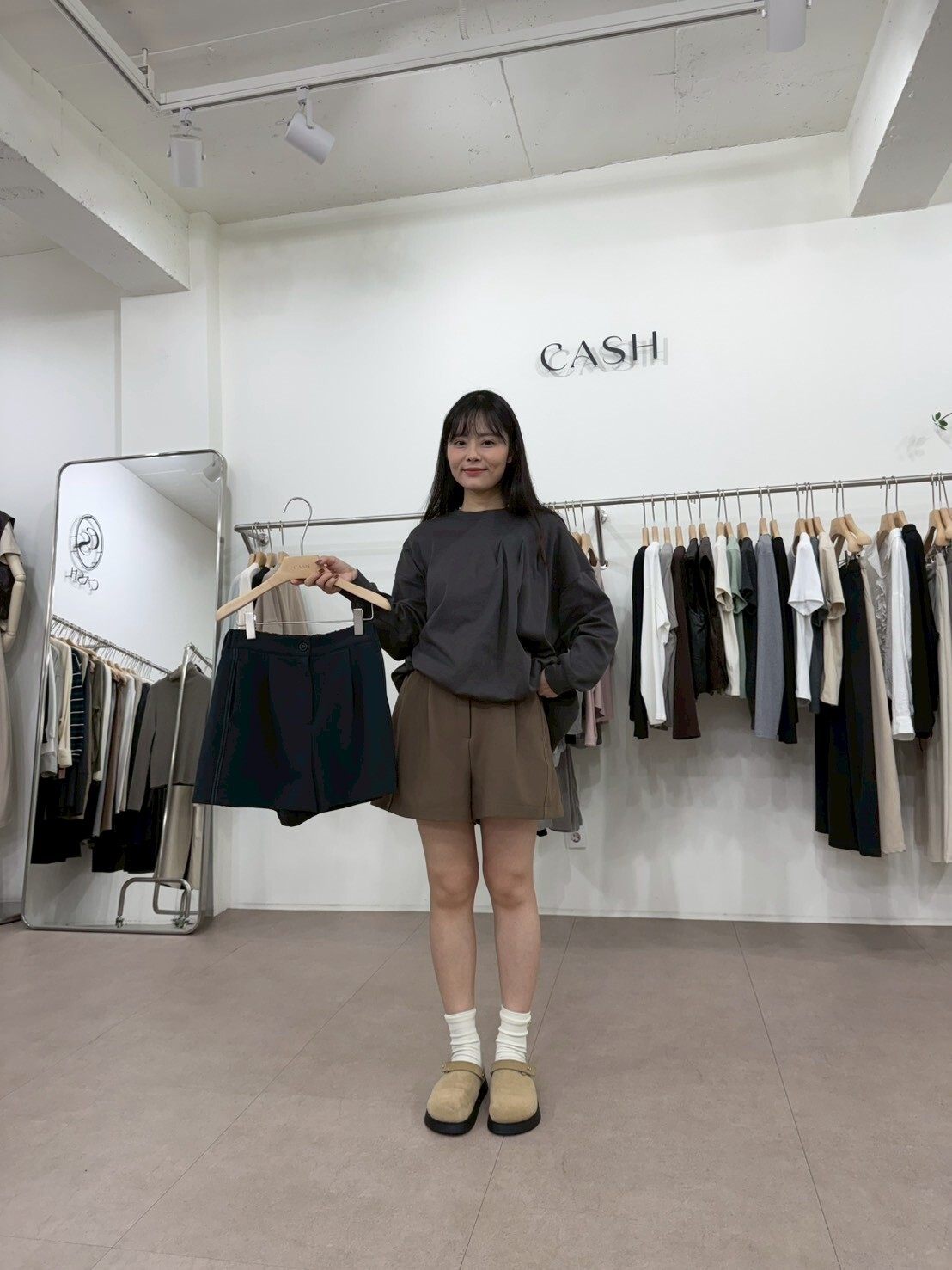 CA5105 A字車線壓摺短褲