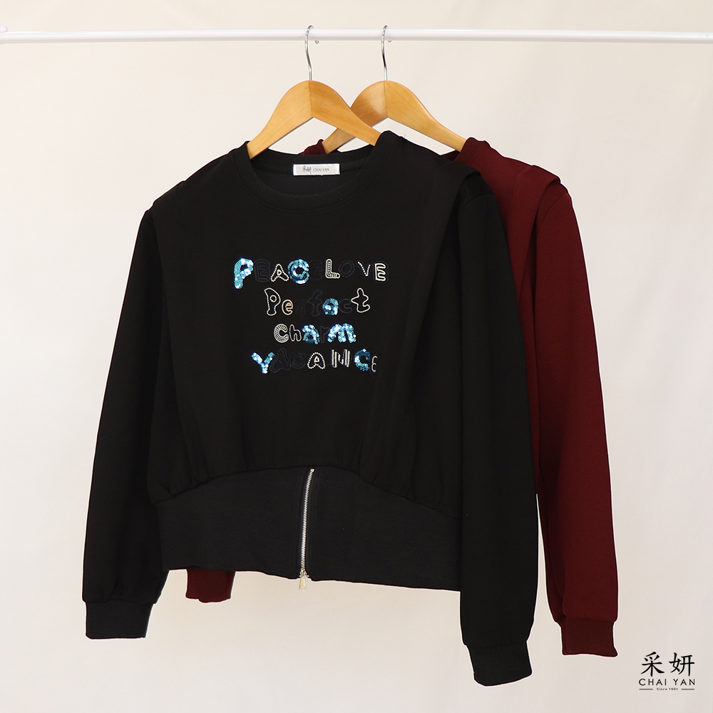 字母刺繡亮片拉鍊開岔圓領長袖上衣