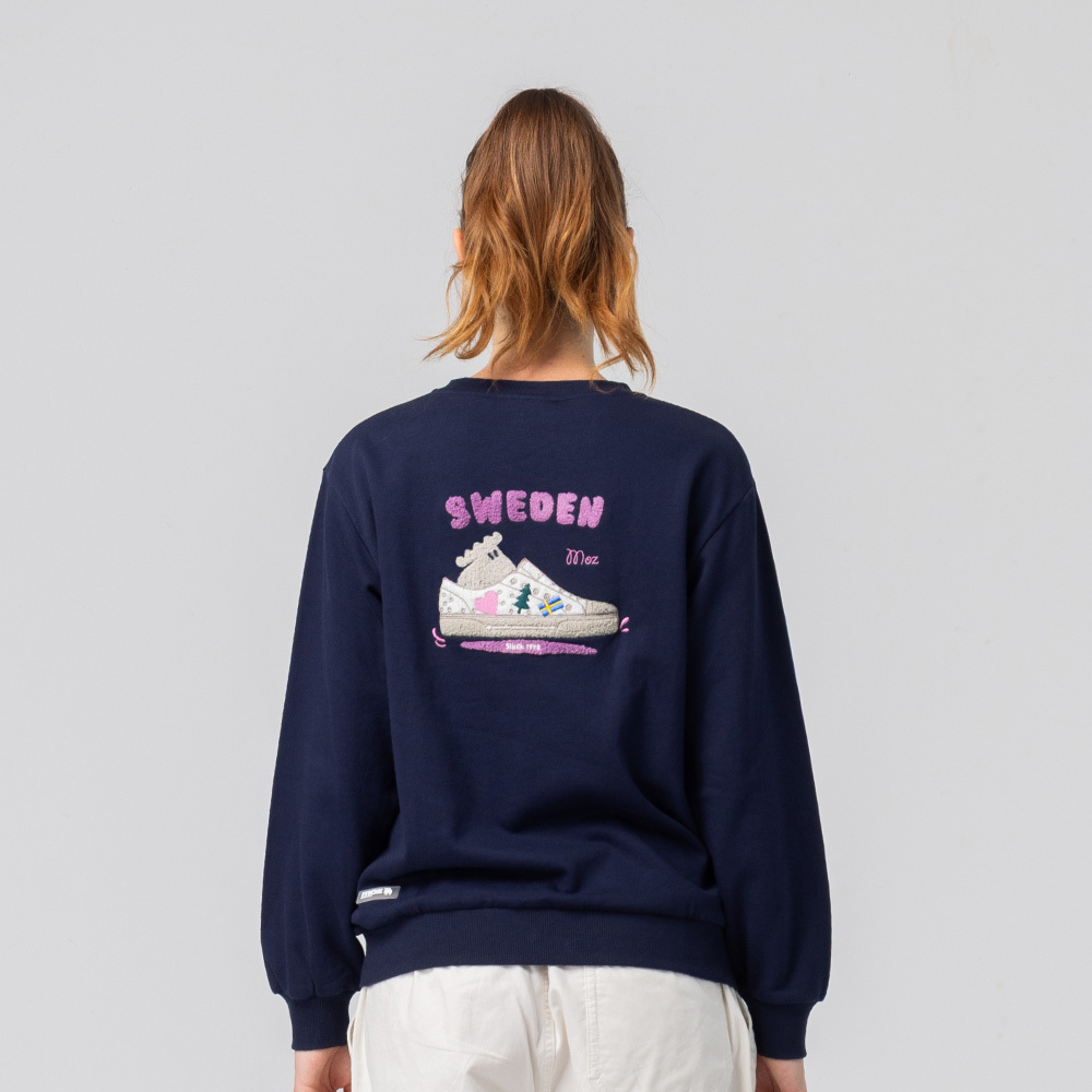 毛巾繡 駝鹿洞洞鞋旅行 100%純棉 大學T-深藍(亞洲版) 女款