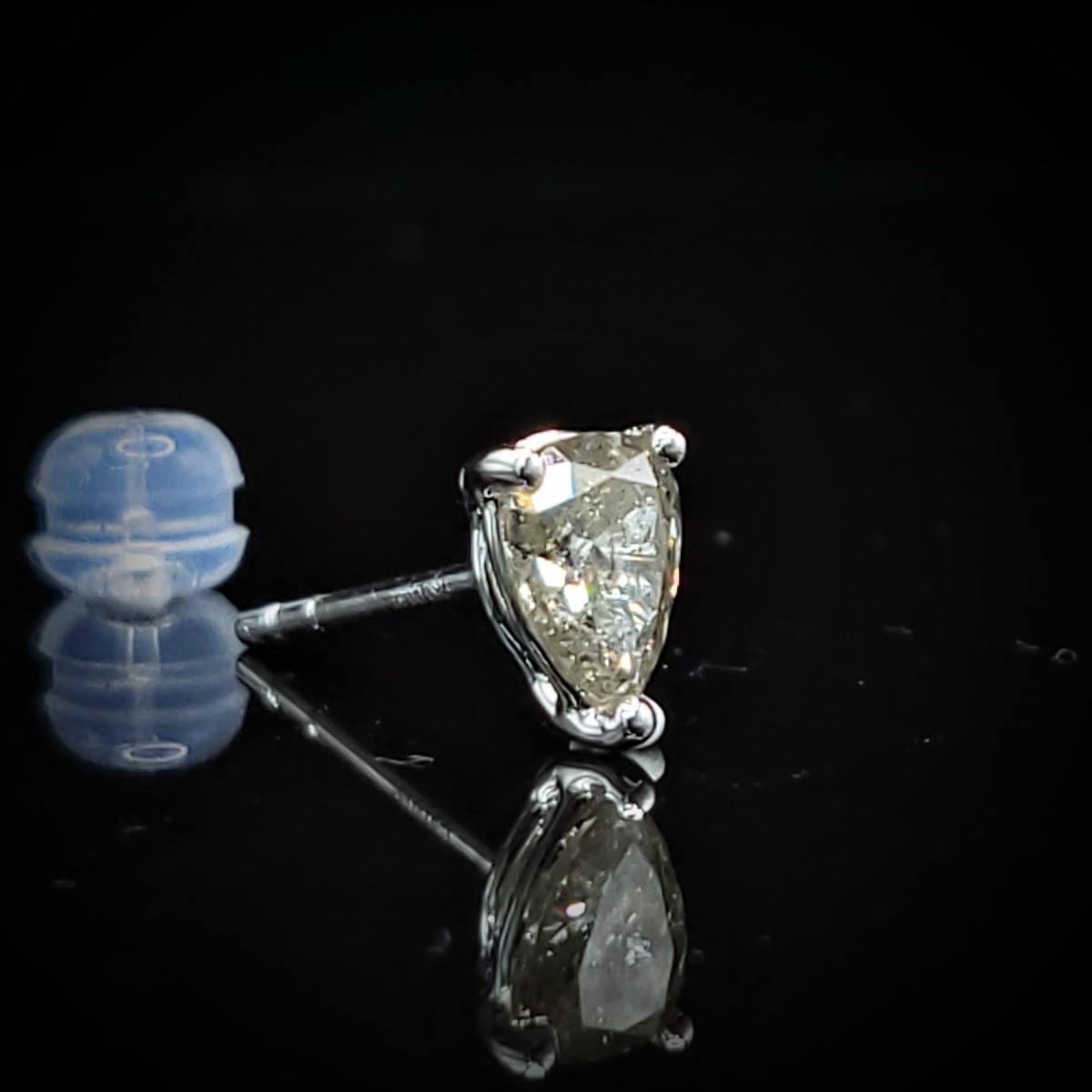 全新18K白金【主石62份梨形綠啡鑽】單耳環