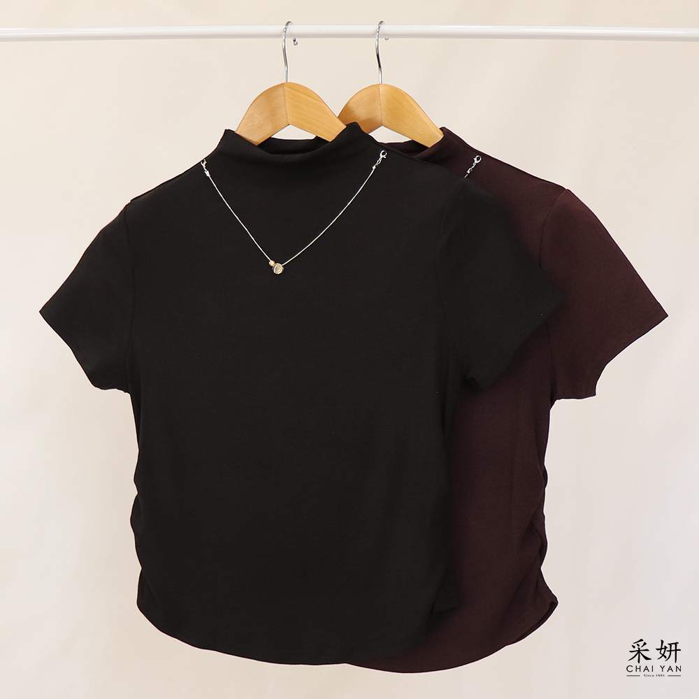 素色可拆幾何吊飾中高領短袖上衣