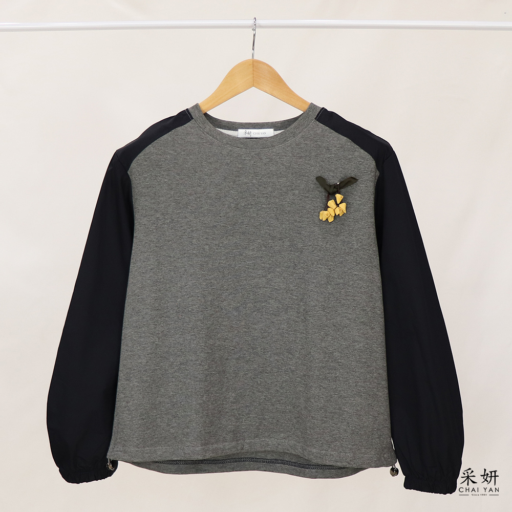 可拆胸花異材質拼接圓領長袖上衣