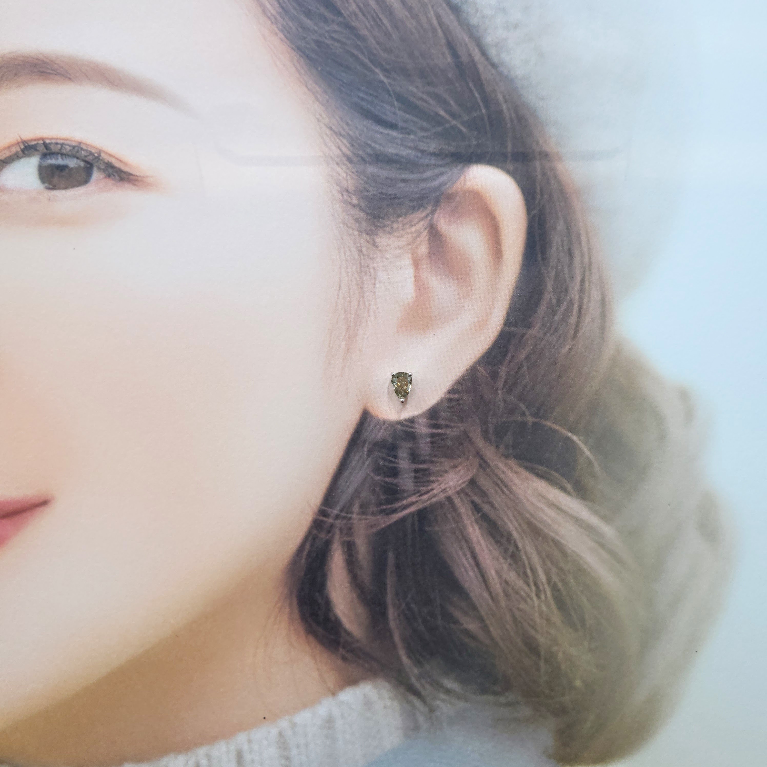 全新18K白金【主石62份梨形綠啡鑽】單耳環