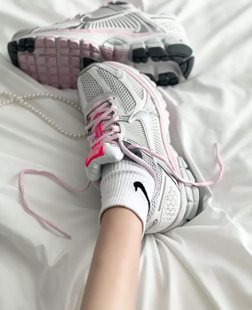 NIKE ZOOM VOMERO 5 粉 灰銀 白 女鞋 FN3695-001 / 預購