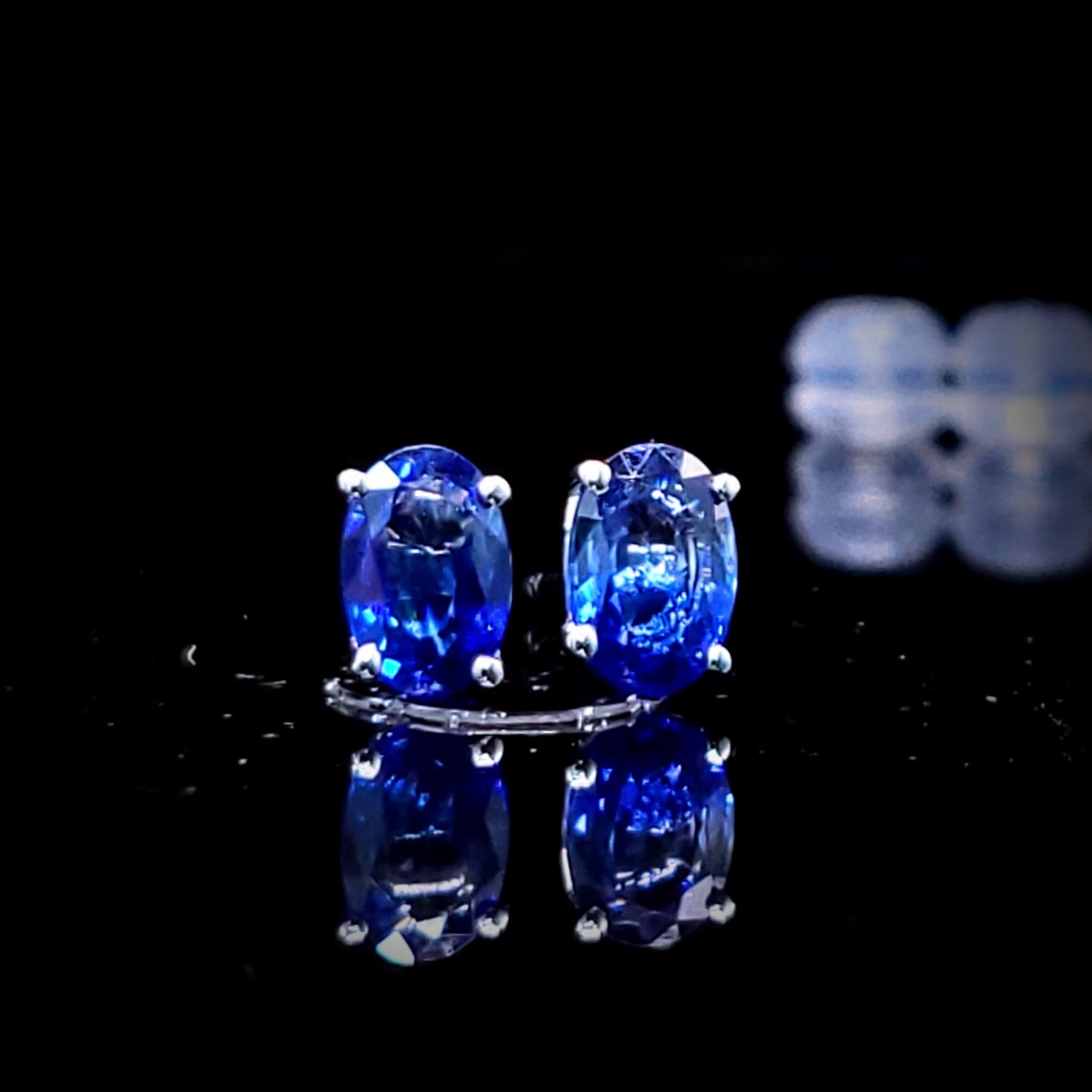 全新18K白金【主石1卡25份藍寶石】耳環