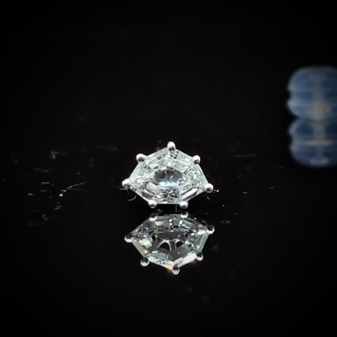 全新18K白金【主石19份異形鑽石】單耳環