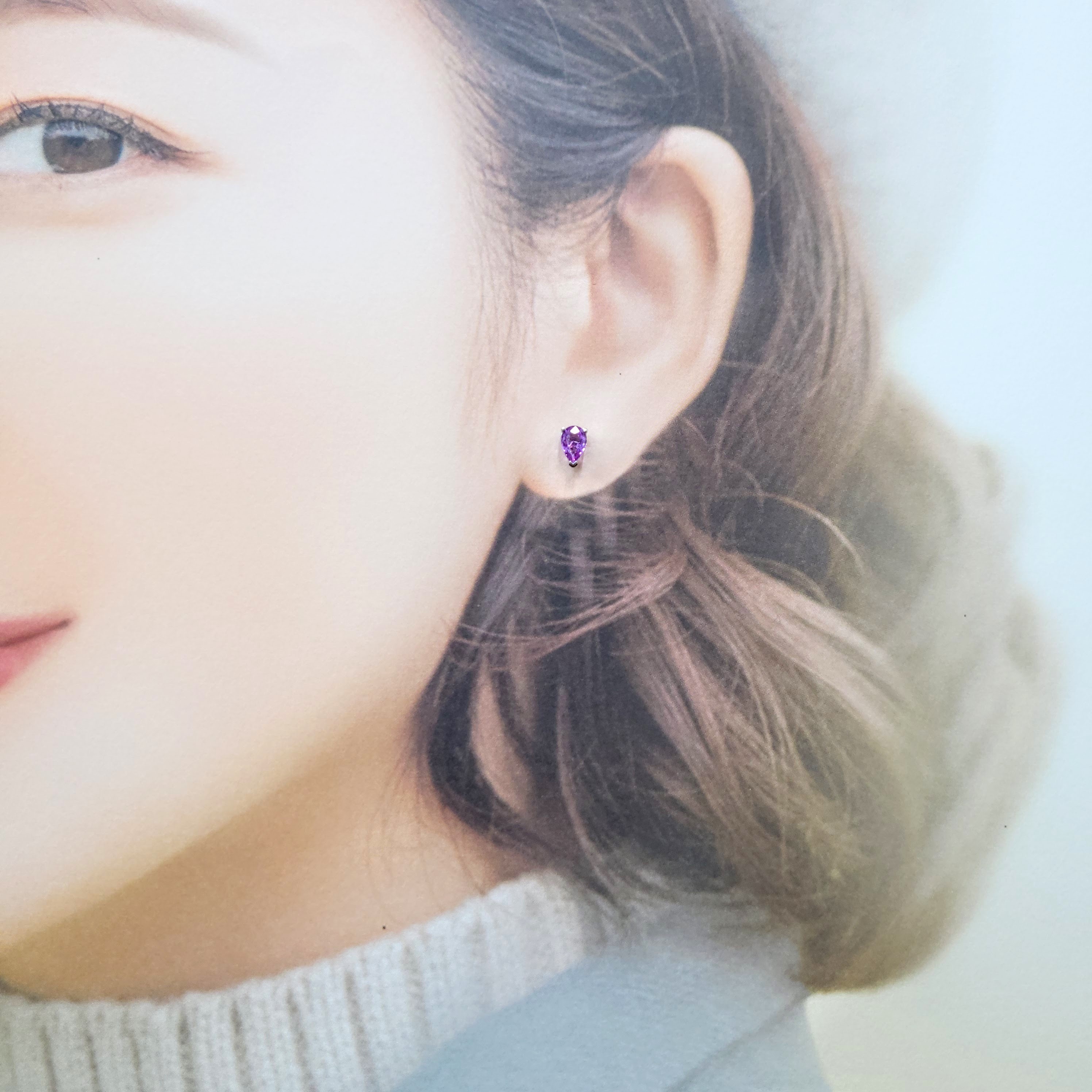 18K White Gold 0.88ct Sapphire Earrings