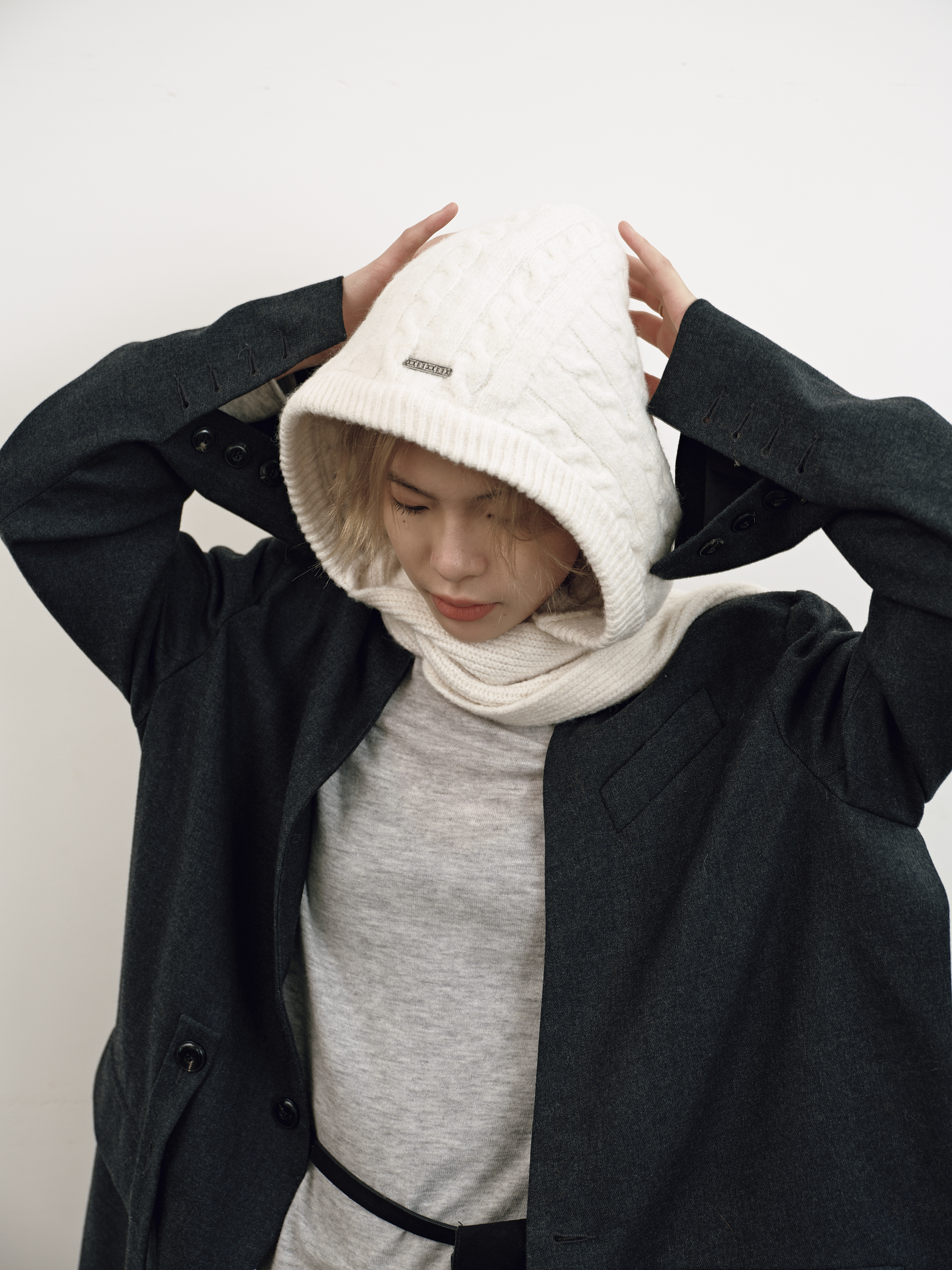 金屬標連帽圍巾-白