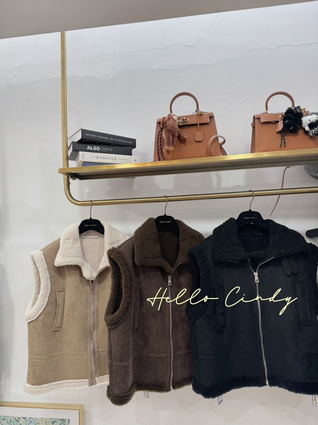 B11057 這件質感還不錯～秋冬必備麂皮羊羔毛背心