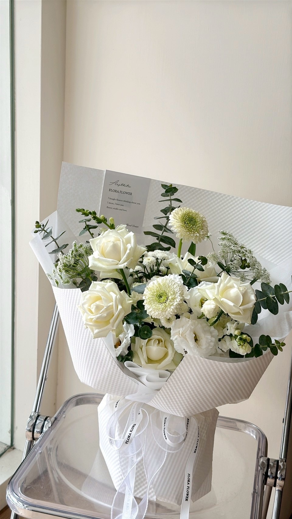 白綠鮮花花束— 日暮春山