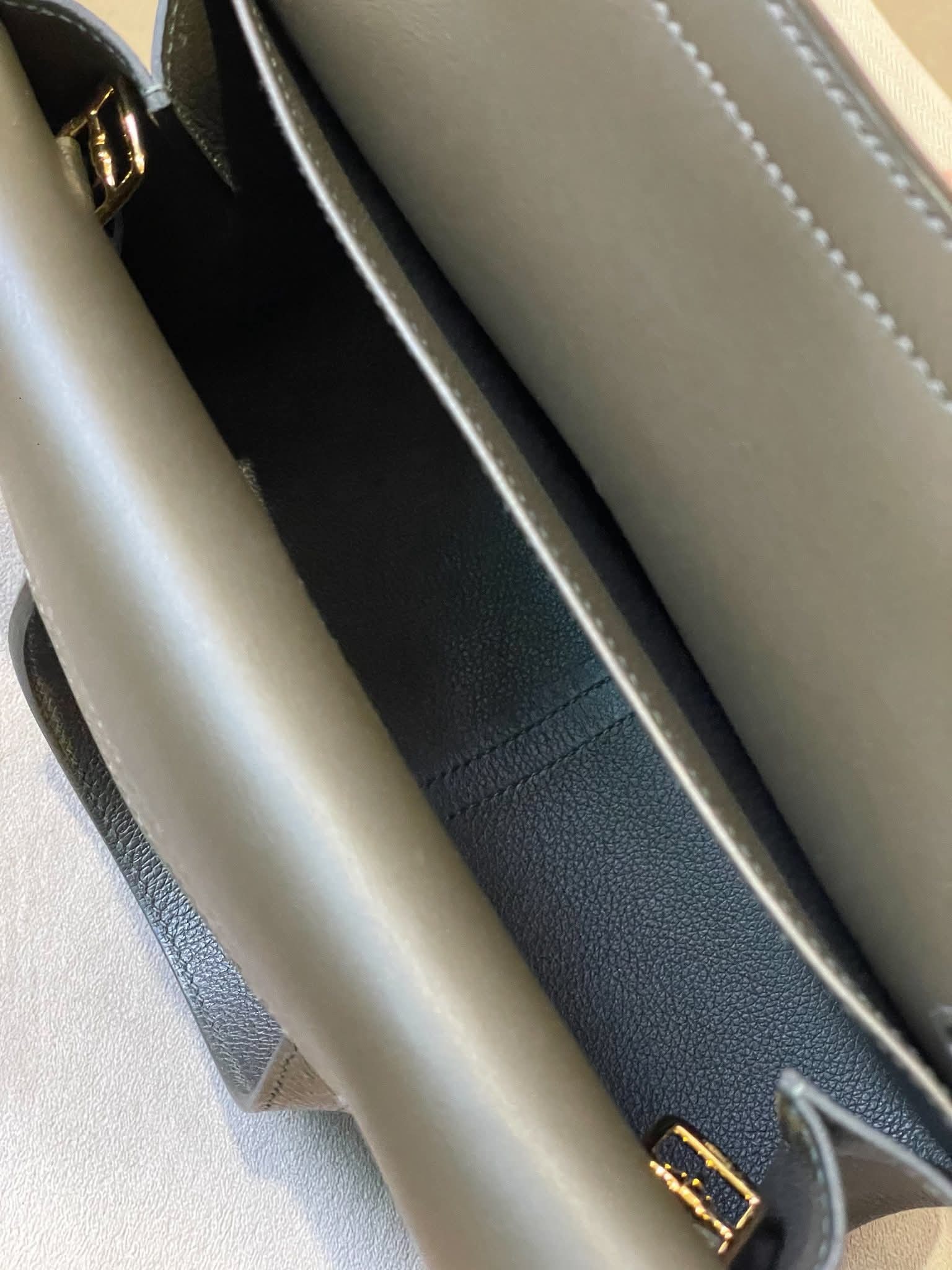 Preloved Hermès Halzan 25 Evercolor Leather  Vert De Gris GHW HK$3x,xxx  (HK$2,000 即時落訂)