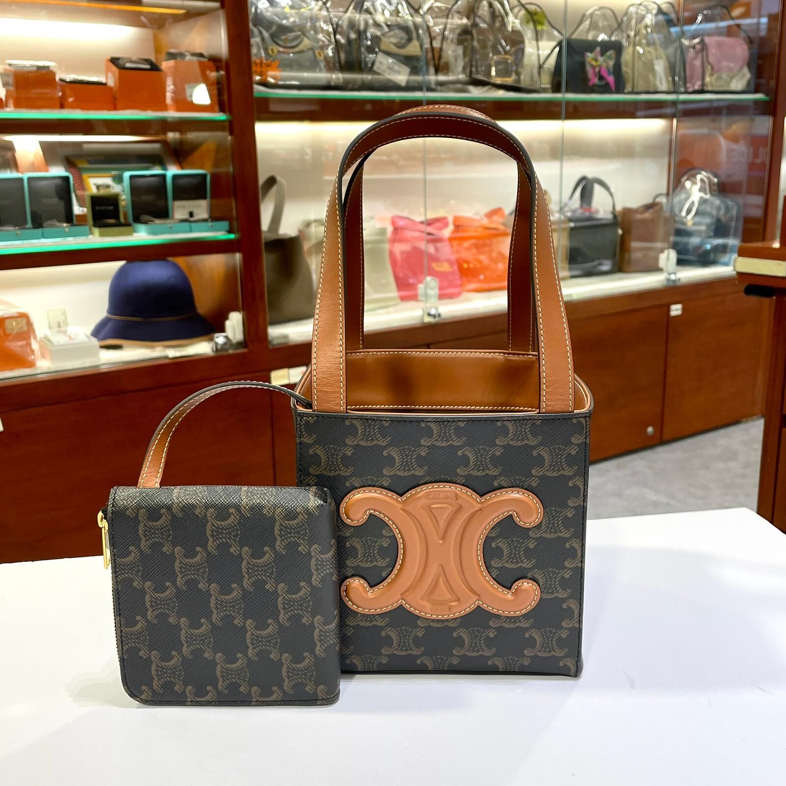 全新CELINE TRIOMPHE手挽袋 立體盒子牛皮 凱旋門菜籃子199202EIN #兩年免費保養 #BRAND NEW #香榭站正品