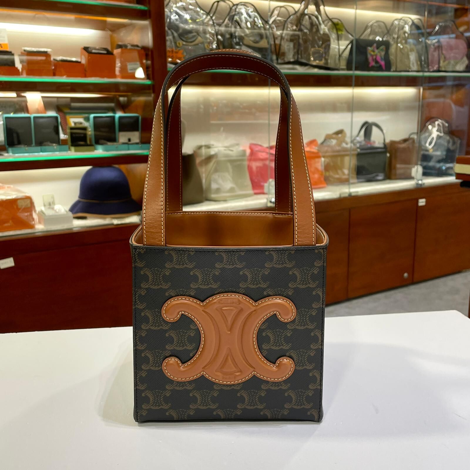 全新CELINE TRIOMPHE手挽袋 立體盒子牛皮 凱旋門菜籃子199202EIN #兩年免費保養 #BRAND NEW #香榭站正品