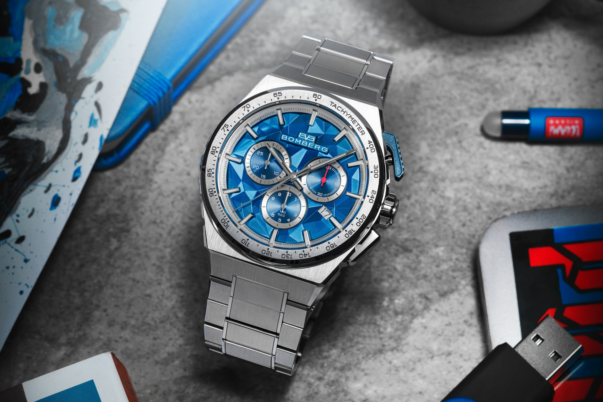 Bomberg, 炸彈錶,APEX 系列, APEX Pulse CB, 脈衝藍計時碼錶,賽車計時碼錶,NT42CHSS.02-3.12,一體式不鏽鋼鍊帶,Pulse-Cut Dial,立體切割面盤