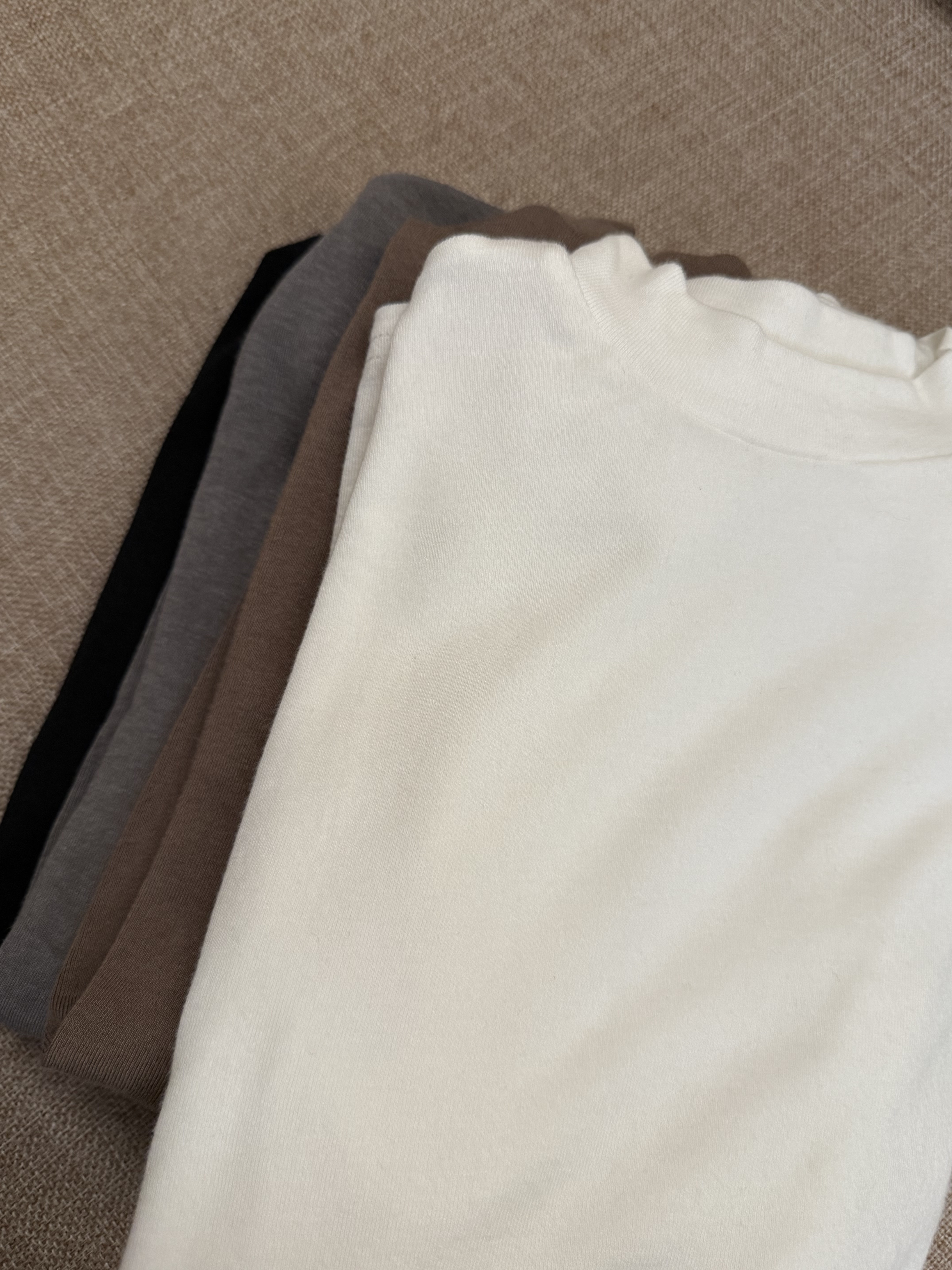 半領羊絨彈性打底上衣