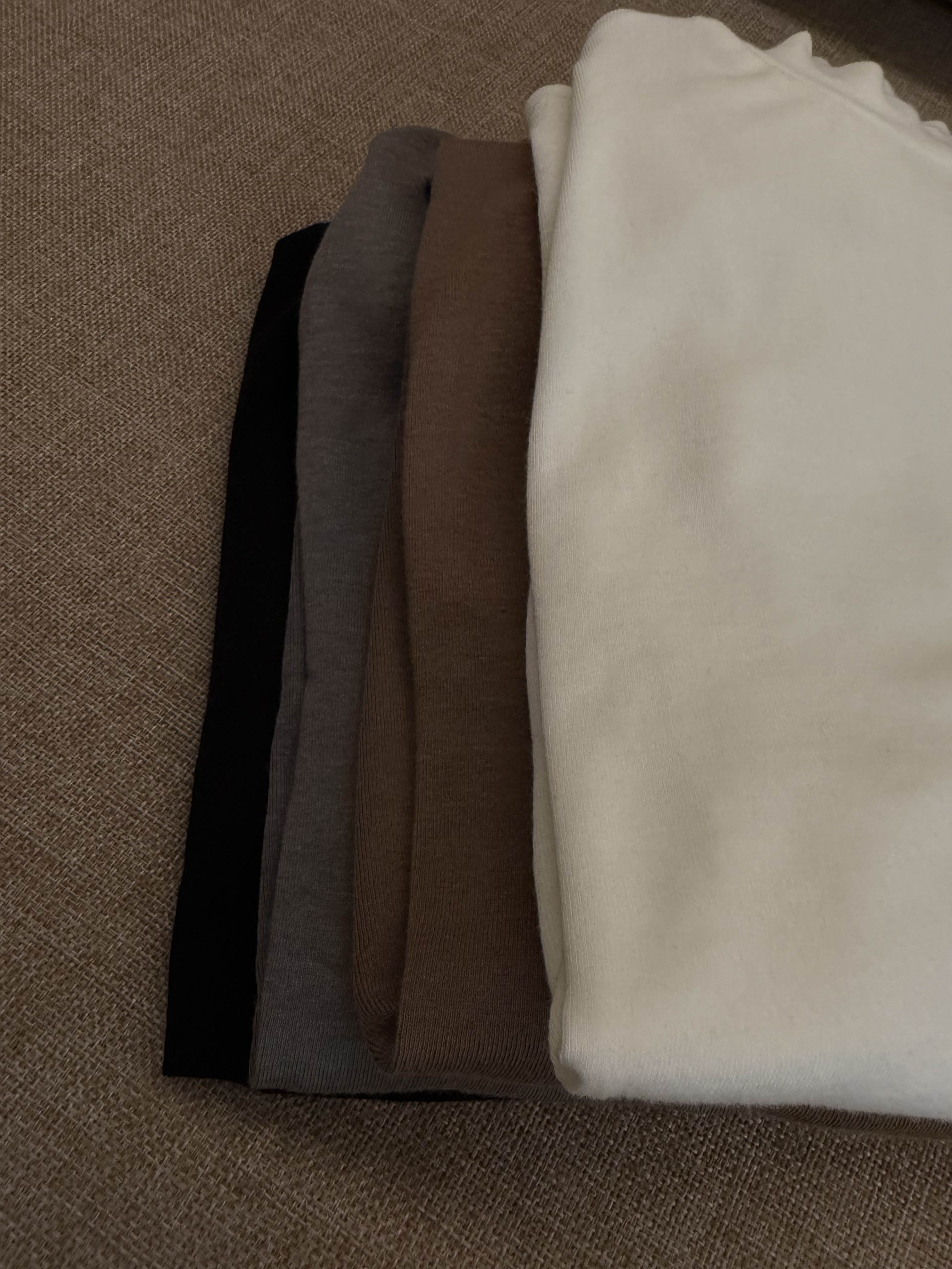 半領羊絨彈性打底上衣