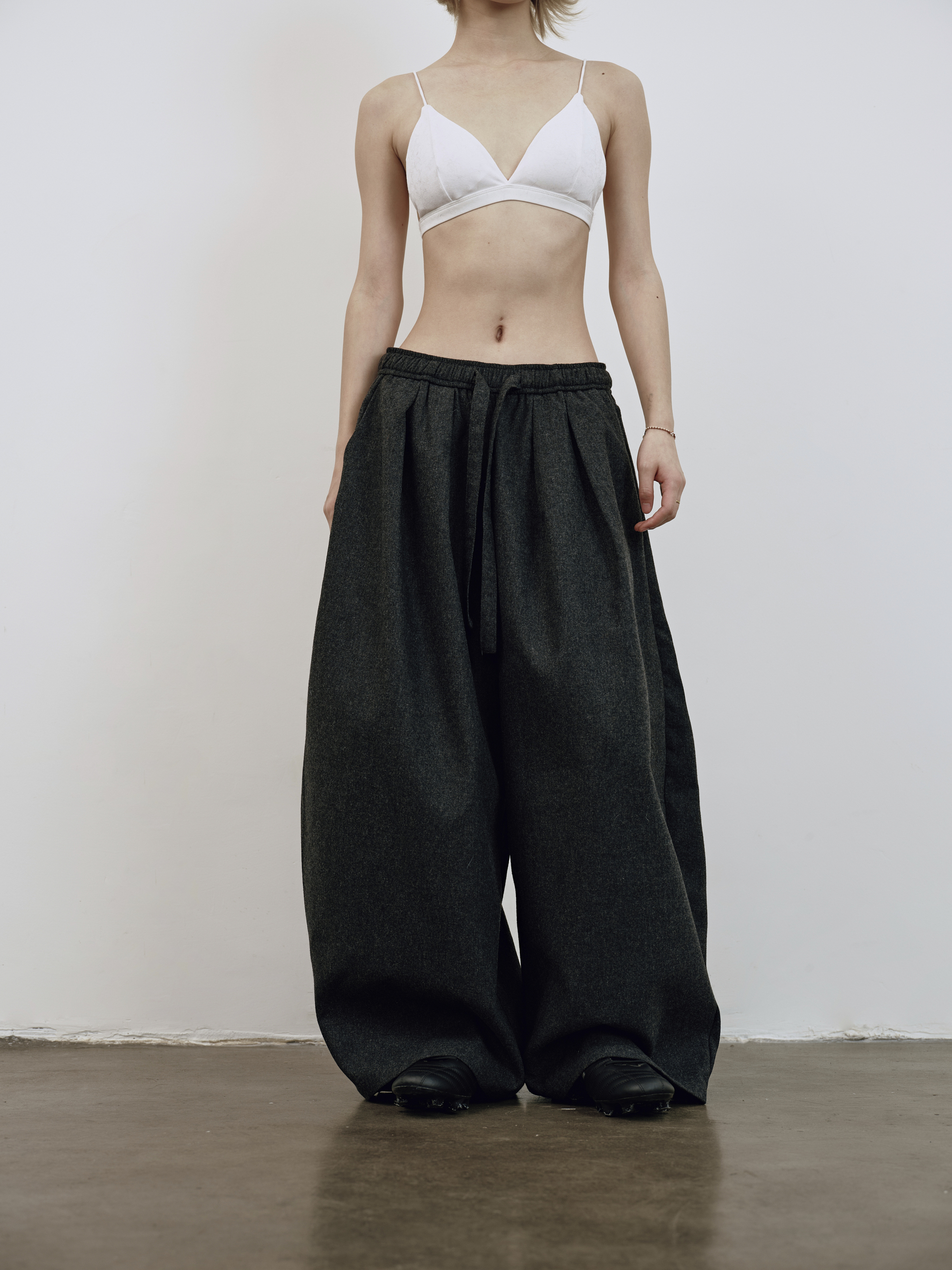 羊毛鬆緊腰闊腿彎刀褲