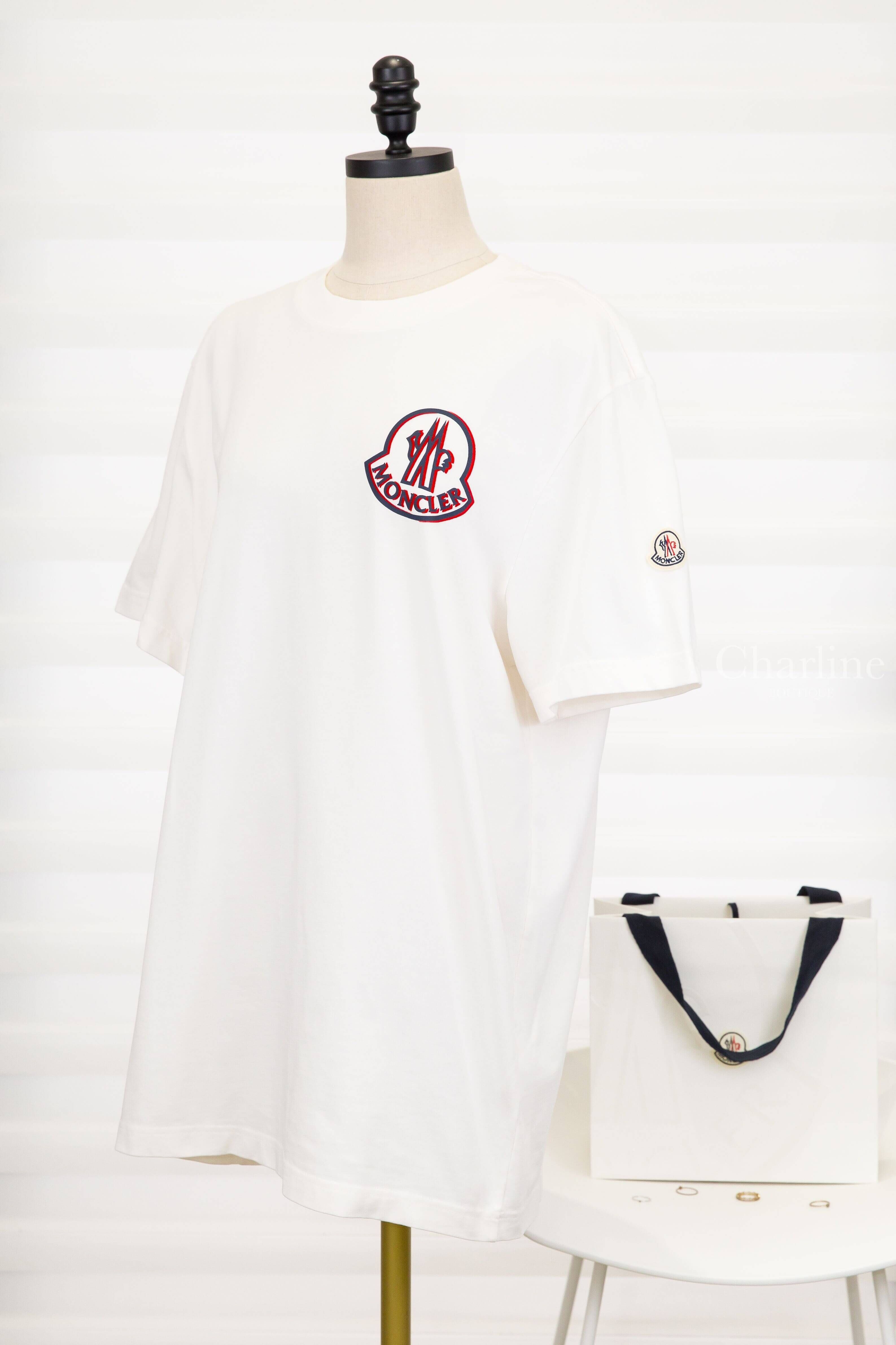 Moncler Logo Cotton T-shirt 白底紅色絲絨藍色疊影印花側邊 Logo 短袖棉T-Charline Boutique 精品代購