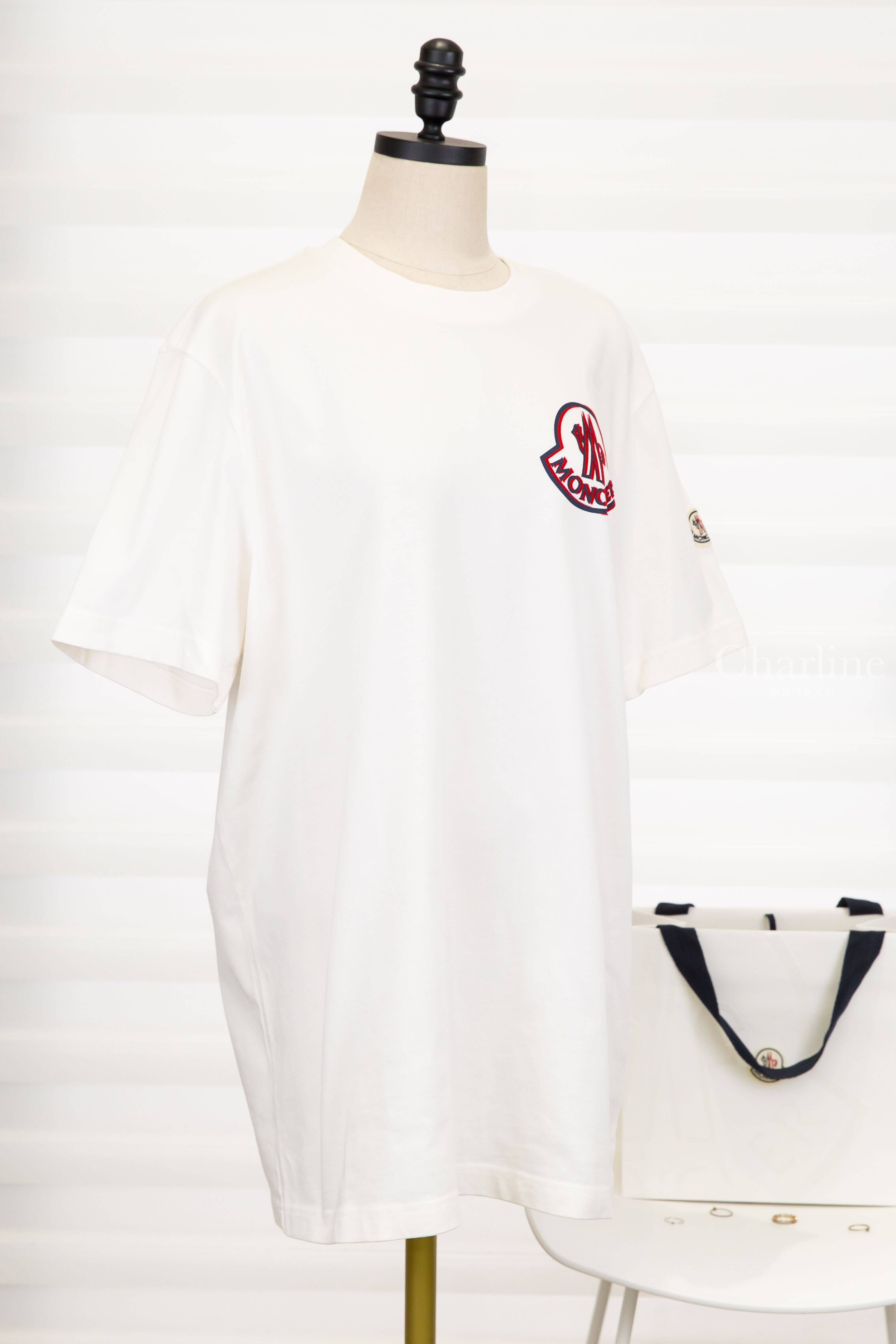 Moncler Logo Cotton T-shirt 白底紅色絲絨藍色疊影印花側邊 Logo 短袖棉T-Charline Boutique 精品代購