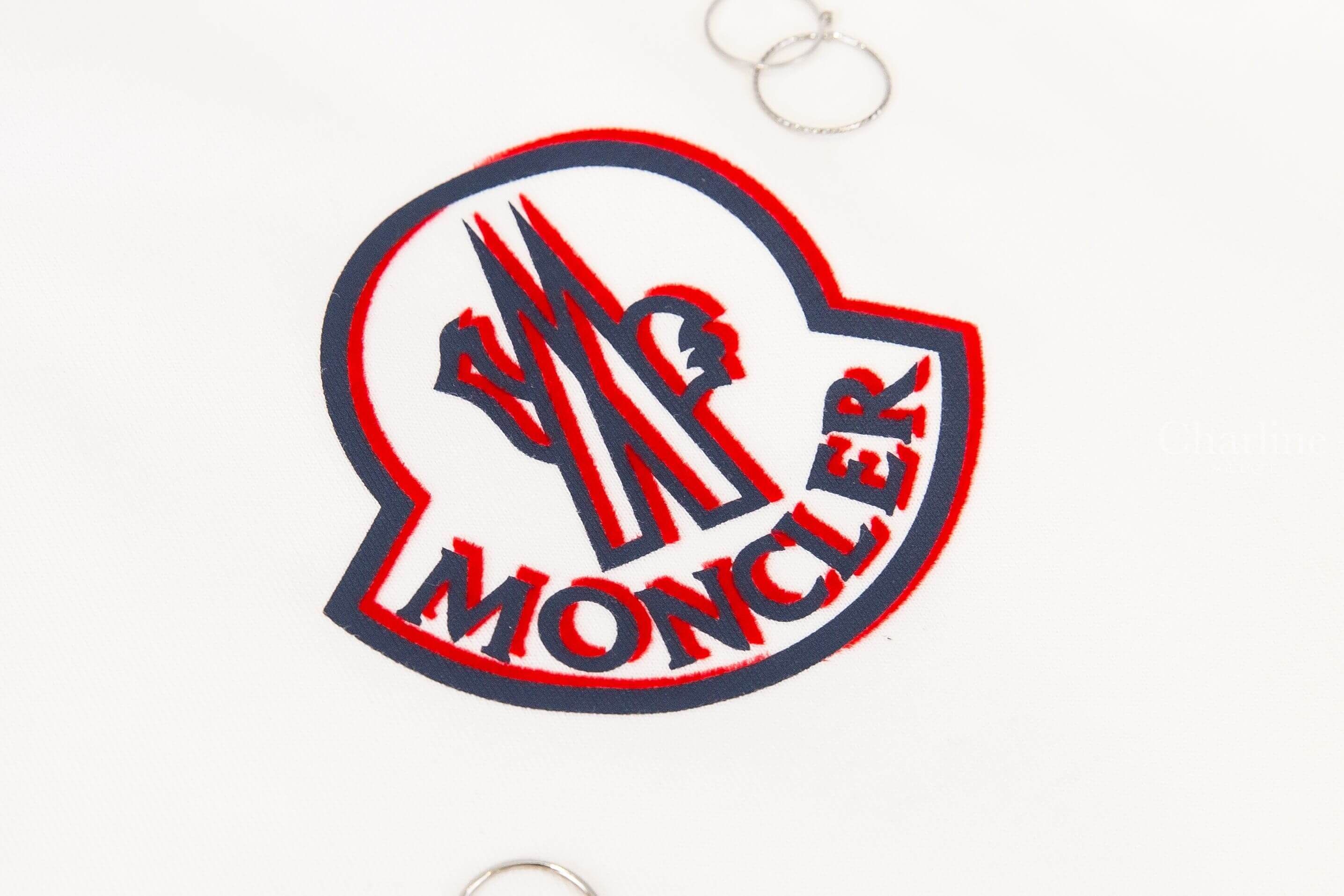 Moncler Logo Cotton T-shirt 白底紅色絲絨藍色疊影印花側邊 Logo 短袖棉T