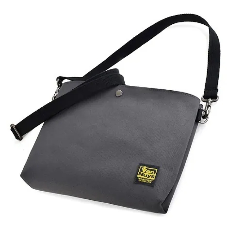 VanNuys D877 薄身輕盈版斜背包