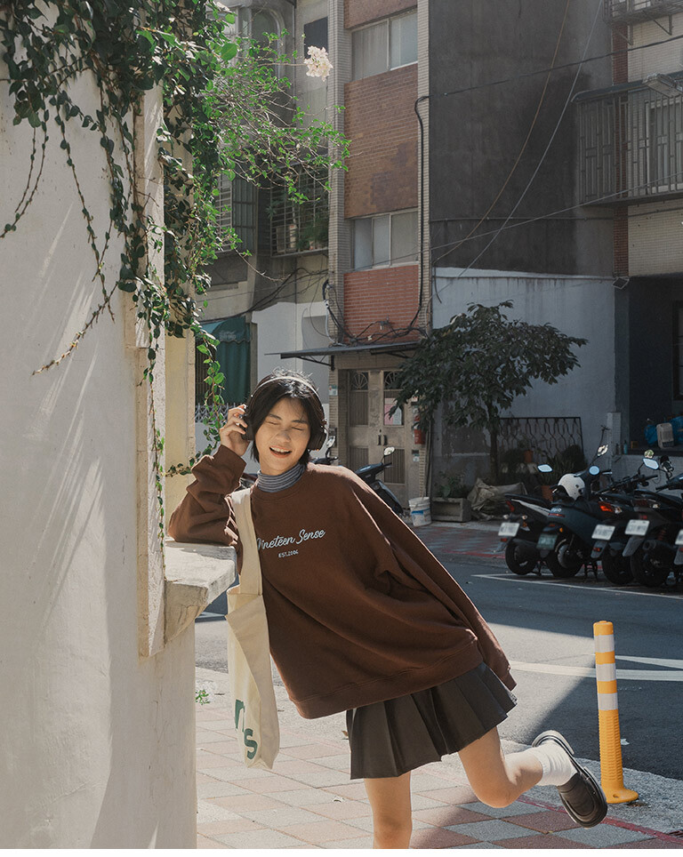 19TH Nineteen Sense Long-Sleeve Sweatshirt, Available in Three Colors M/L【01111037】in stock+pre-order