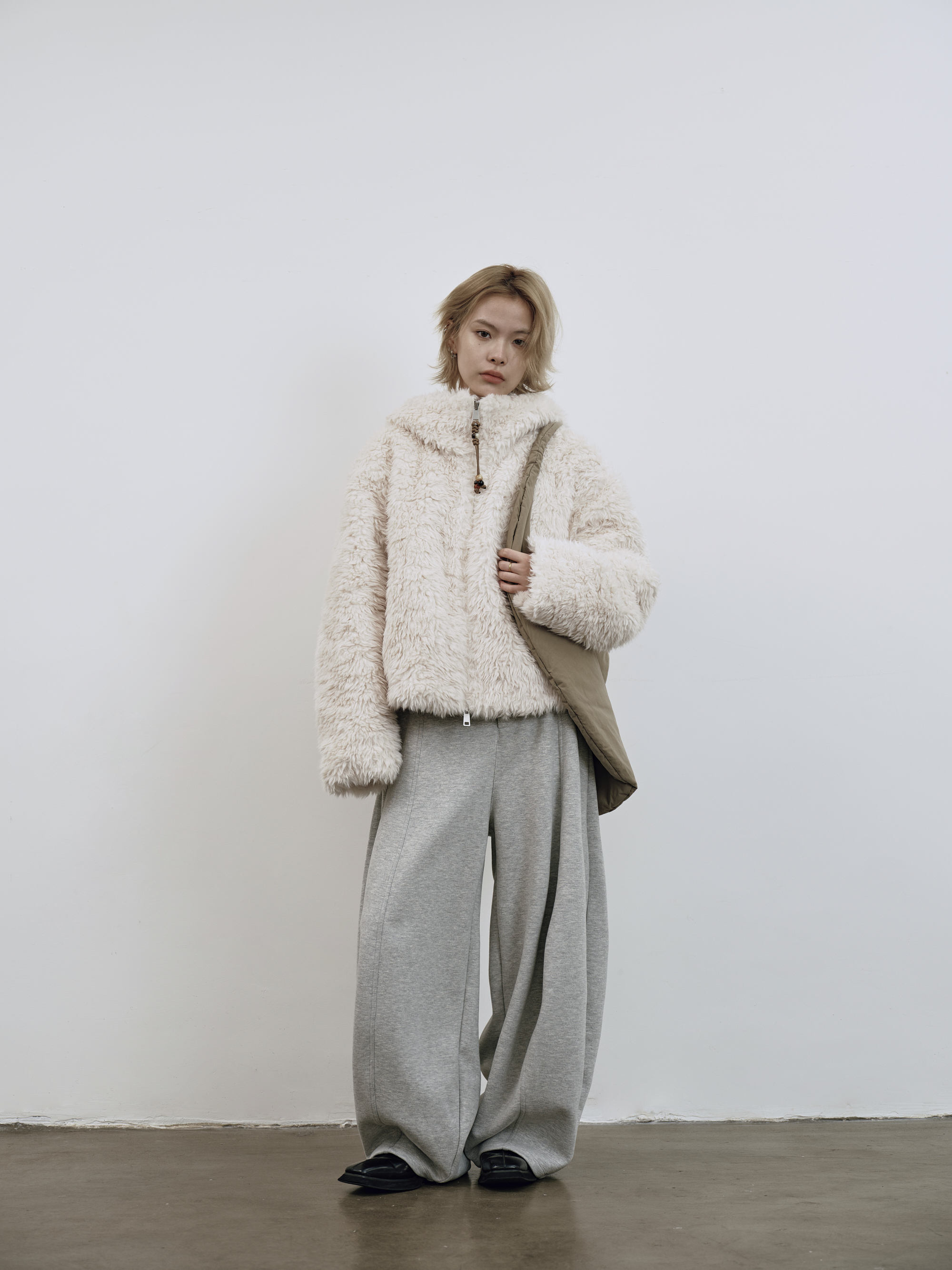 羽絨月亮大斜肩包