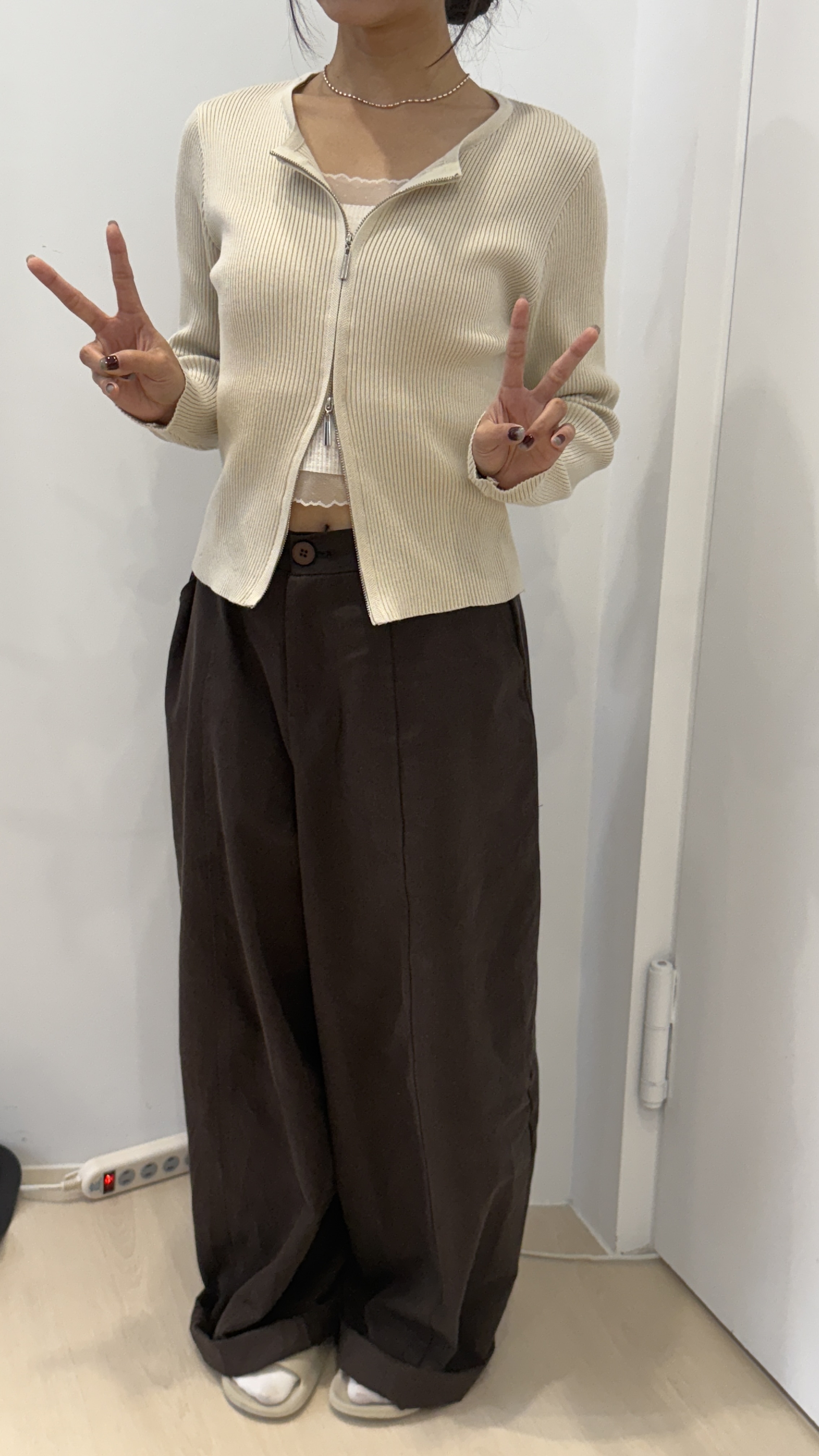 (現貨) (版娘激推) 請包色！時髦感雙拉鍊圓領硬針織上衣 _319