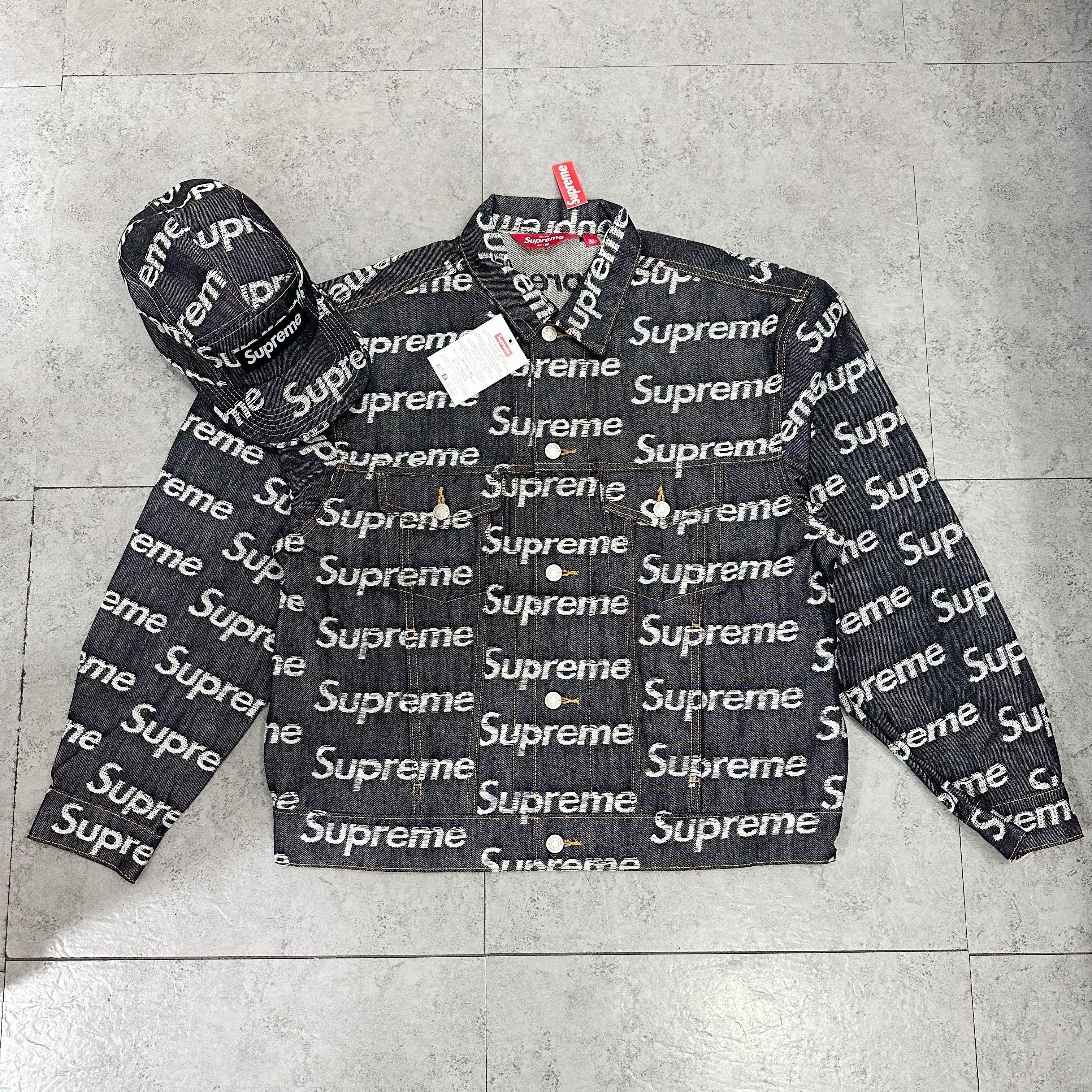 Supreme FW25 Jacquard Logos Denim Trucker Jacket 外套