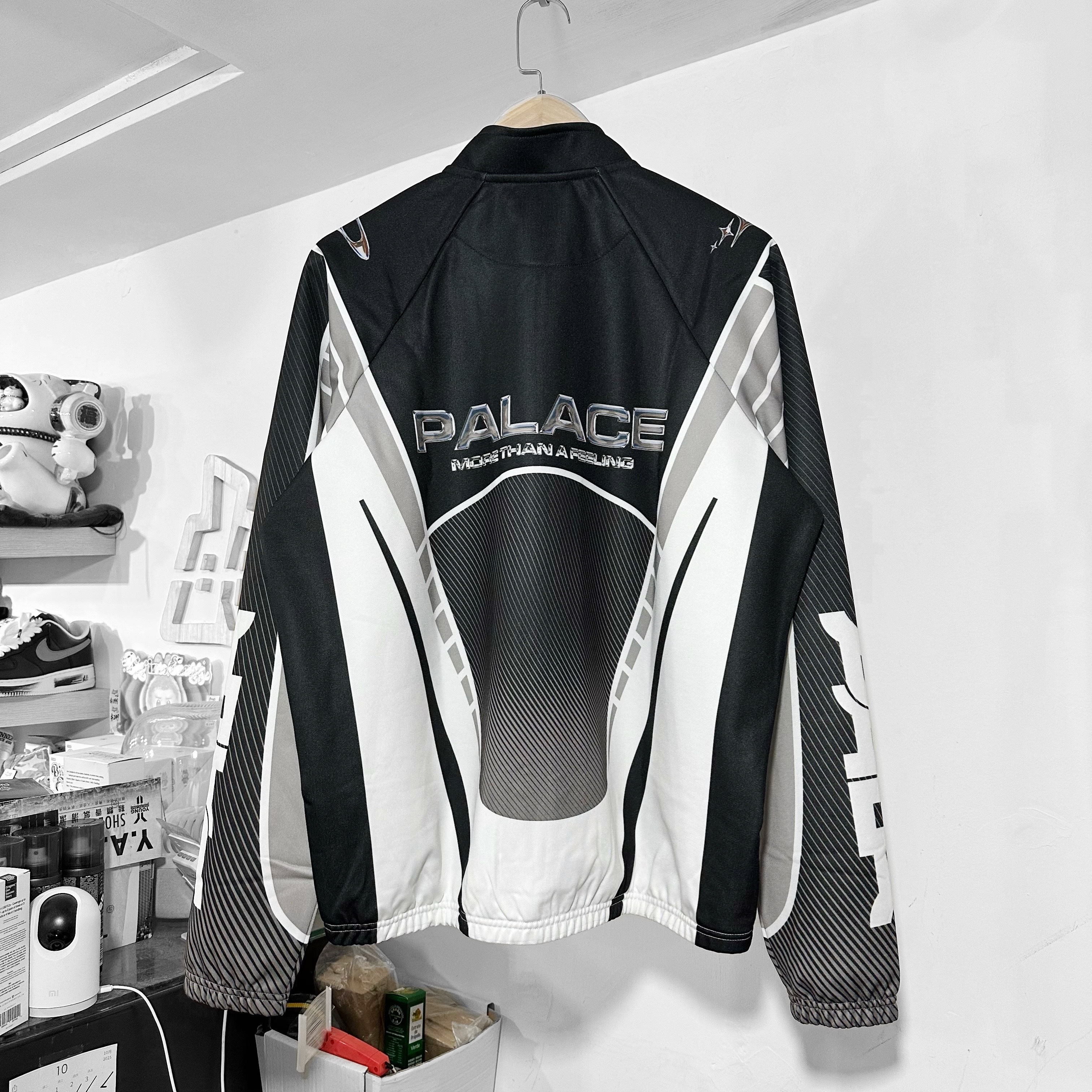 PALACE FW25 MORE THAN A CYCLING ZIP JACKET BLACK / SILVER 外套