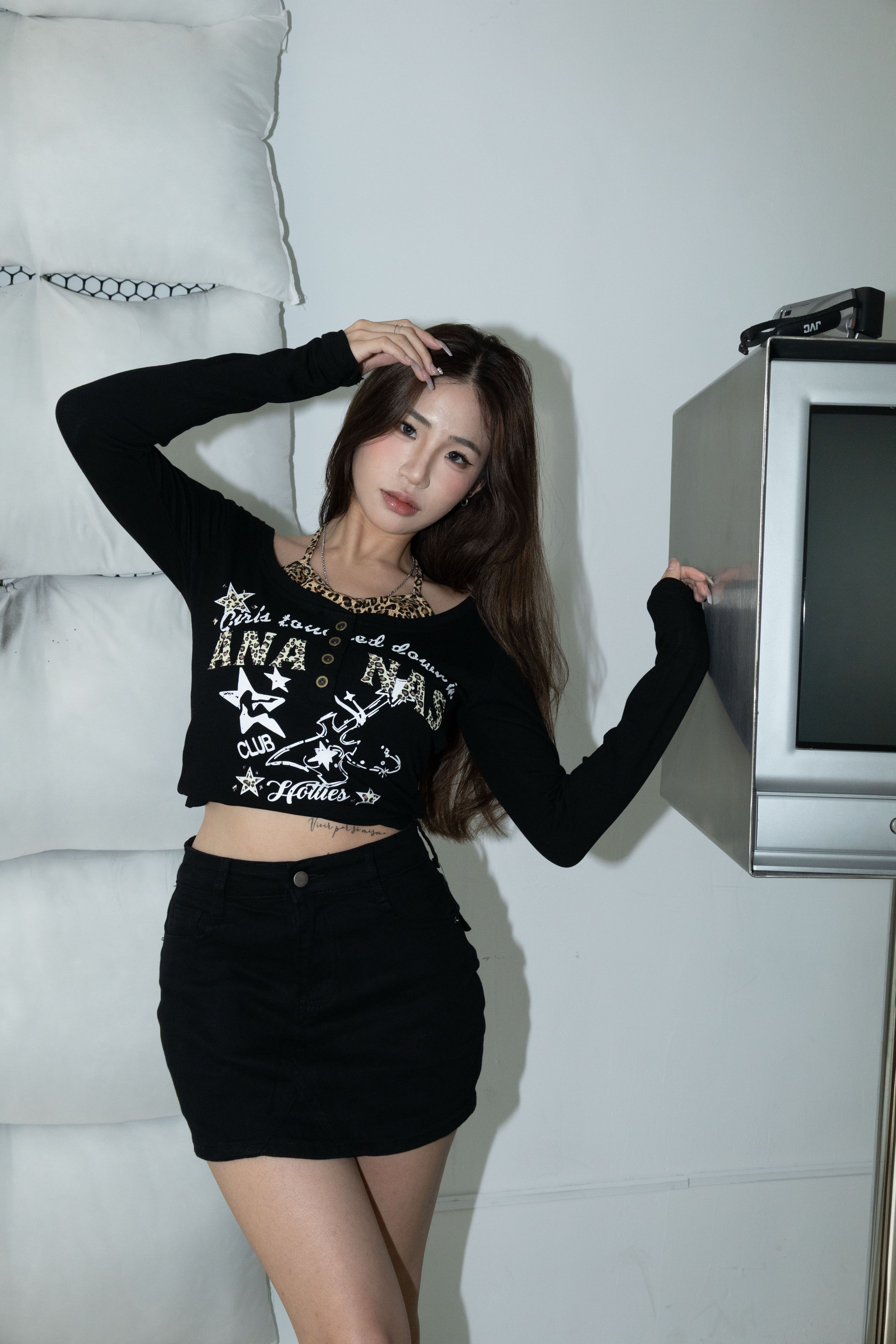 [ Ananas自訂款✨] 品牌LOGO假兩件豹紋繞脖磨毛上衣