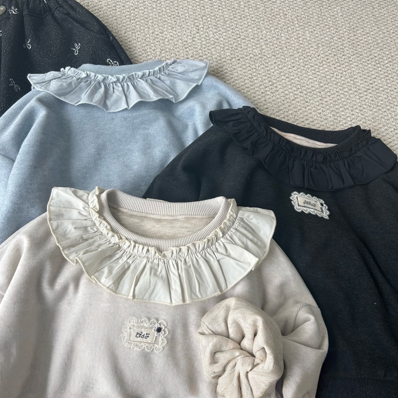 純色花邊領上衣