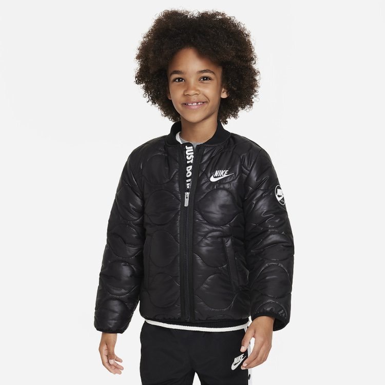 【Luxury】現貨 Nike 嬰幼兒 飛行外套 羽絨外套 保暖衣 縫紉菱格紋 黑色 小童上衣 彌月禮物 滿月禮 周歲禮物 FV4566-010