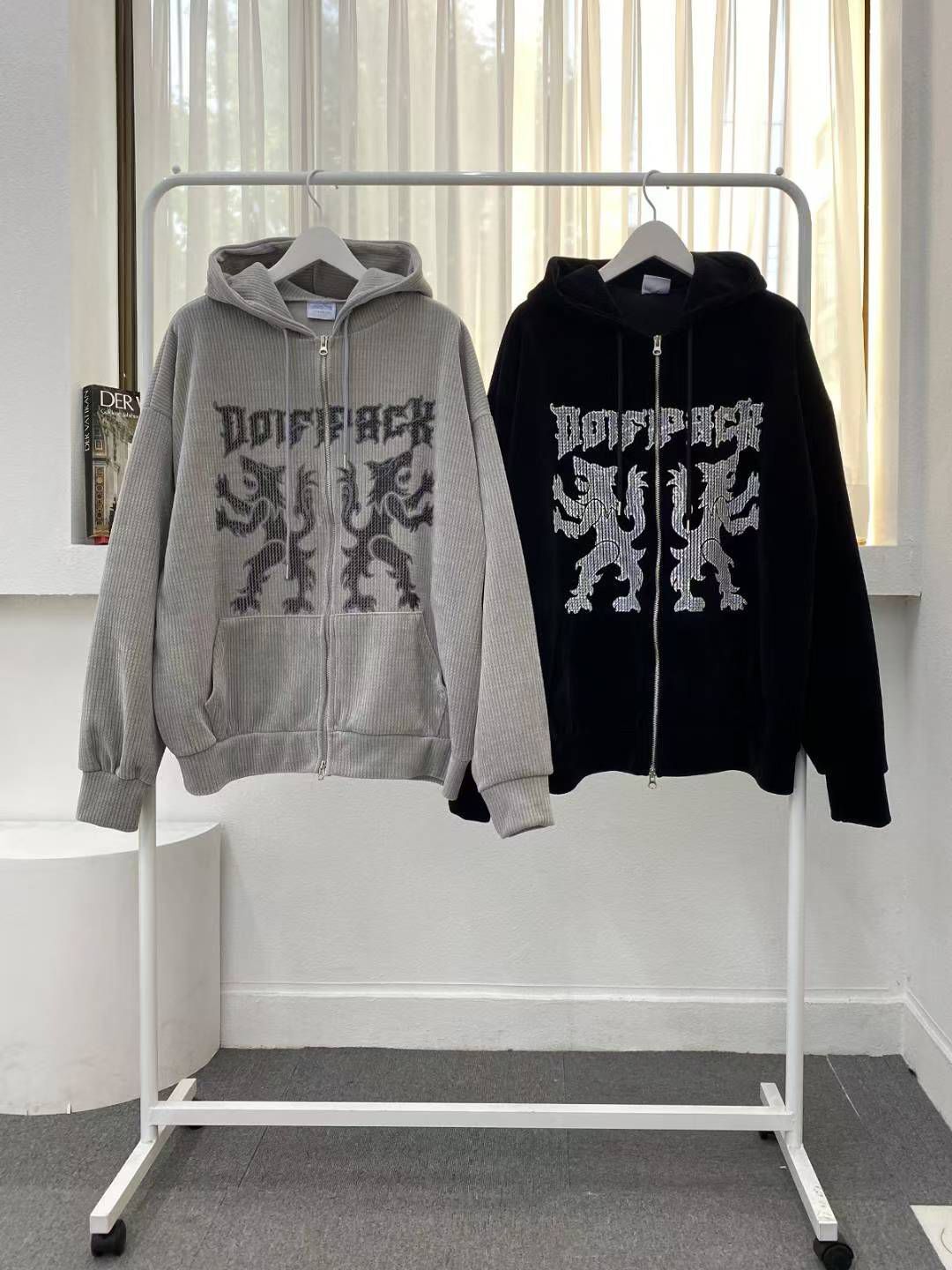 英文字圖案連帽拉鍊外套 JK2684