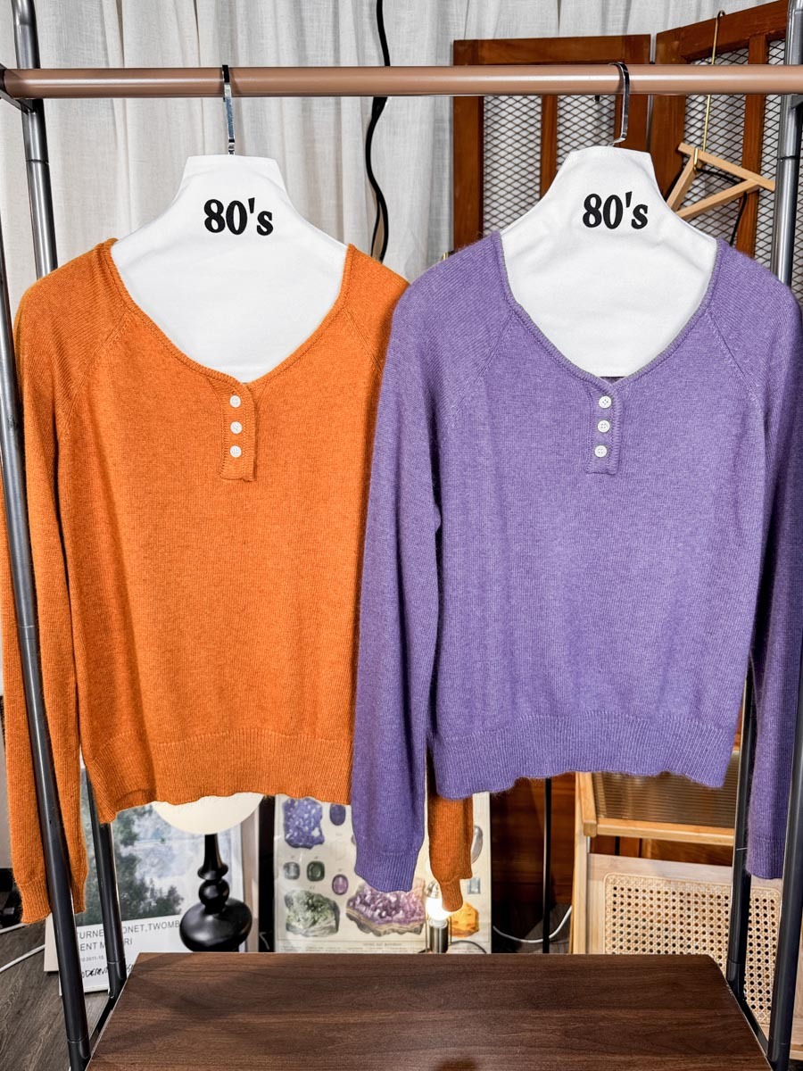 開倉低至半價😱FINALSALE📣【多買多優惠】領位扣鈕．V領 毛毛冷料TOP【不設退換】