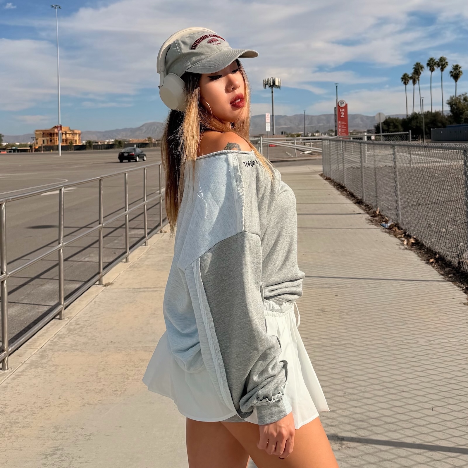 美式休閒灰運動感大學Tee+百褶褲裙