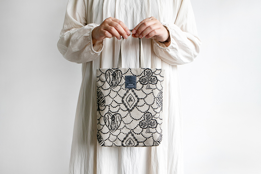 minä perhonen - 吐司包 forest card / 森林卡牌 beige