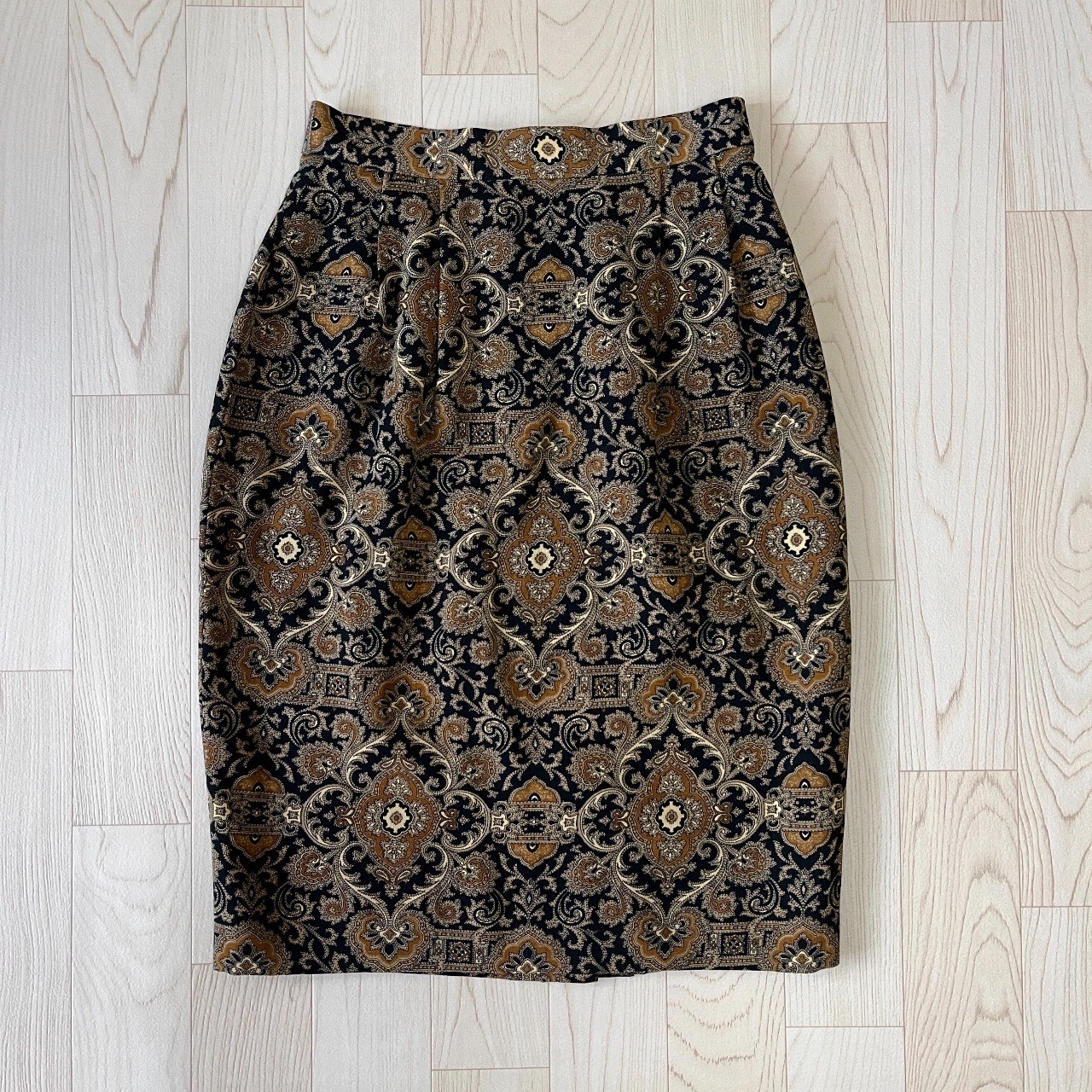 Aquacustum日本製黑啡薄身羊毛半裙