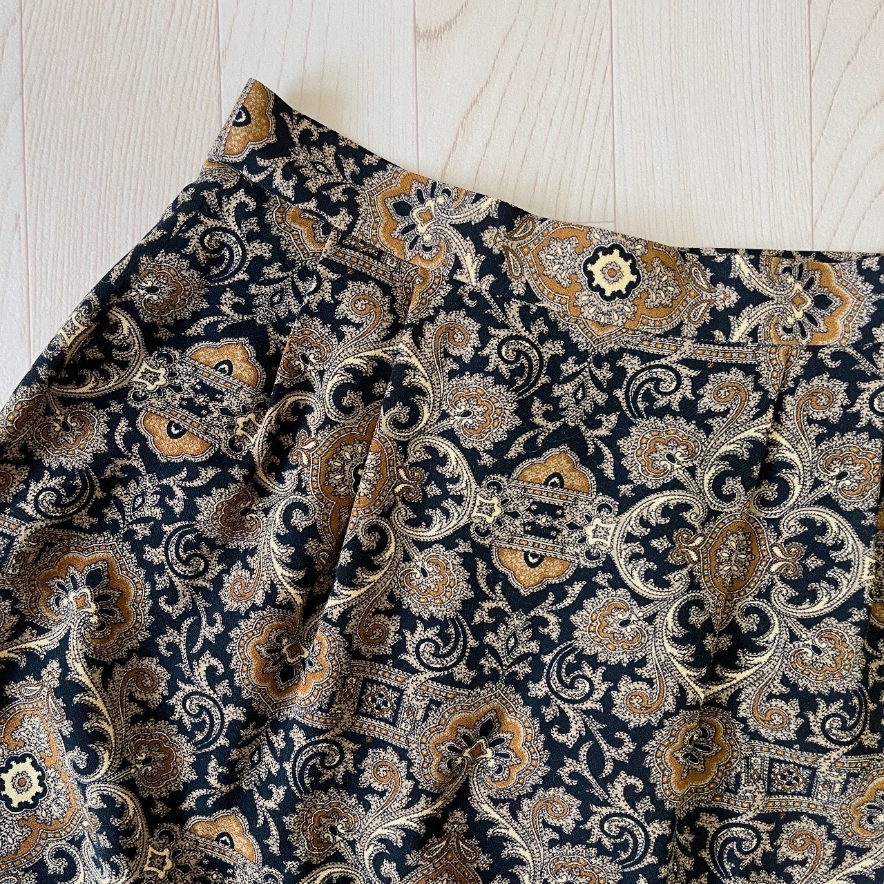 Aquacustum日本製黑啡薄身羊毛半裙