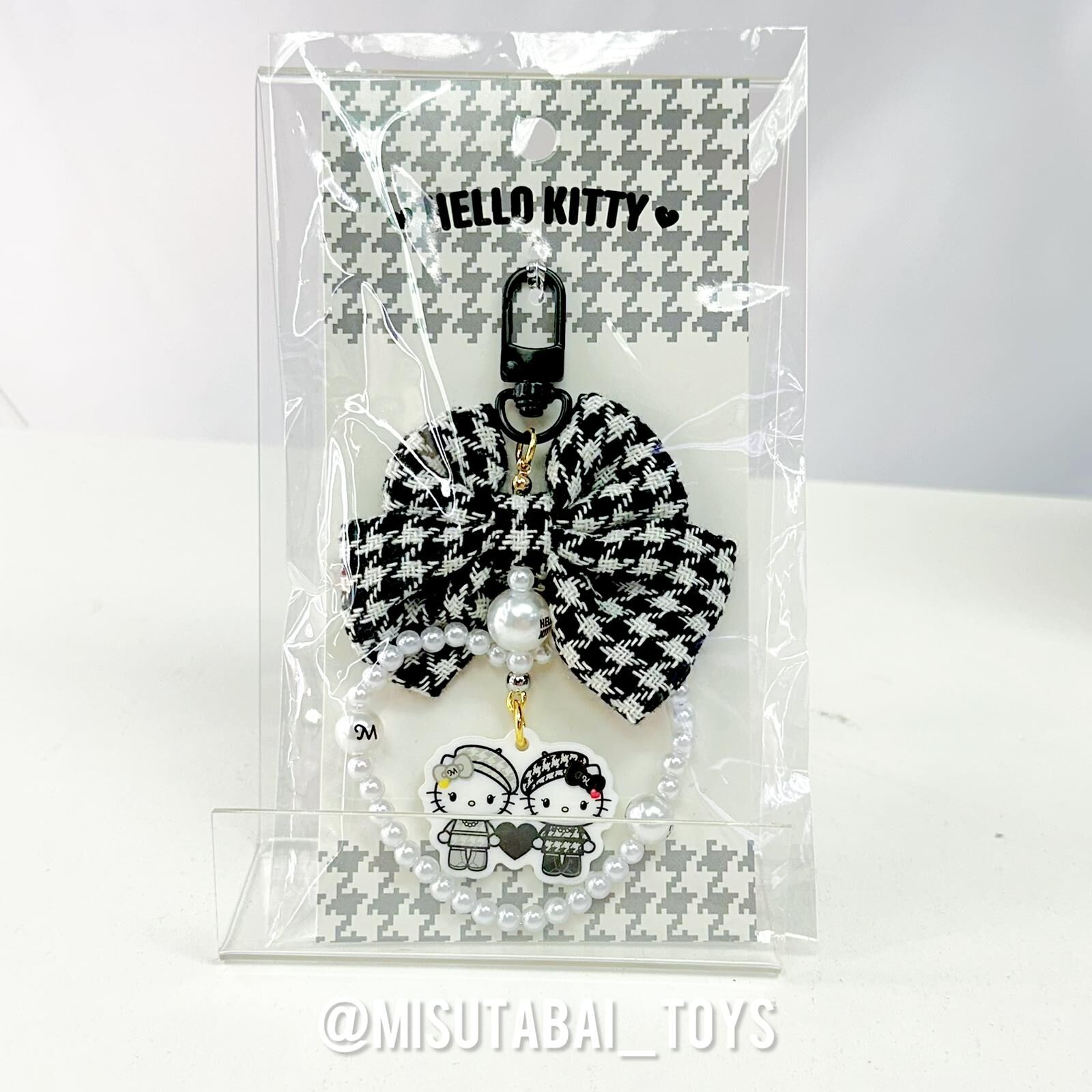 Hello Kitty Swaying Ribbon Charm Keychain (Monochrome Girly Twin Coordinate)