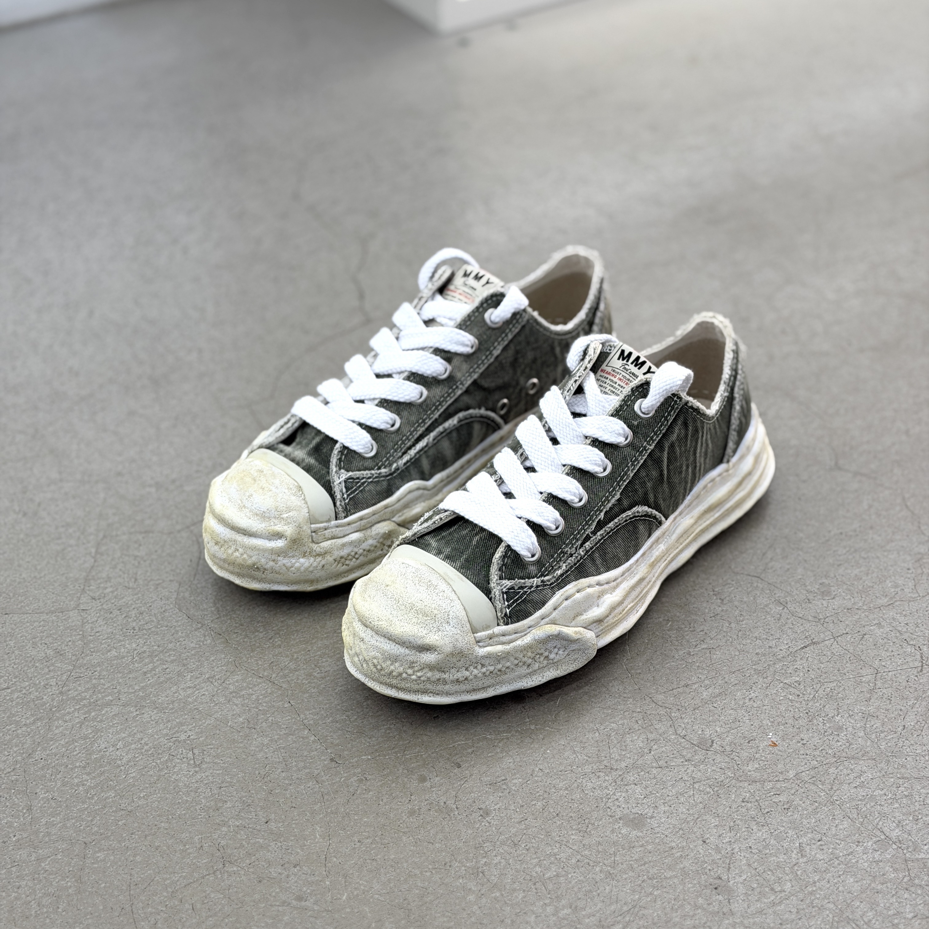 Maison Mihara Yasuhiro HANK" OG Sole Bleach-Wash Denim Canvas Low-top- Grey l a15fw731