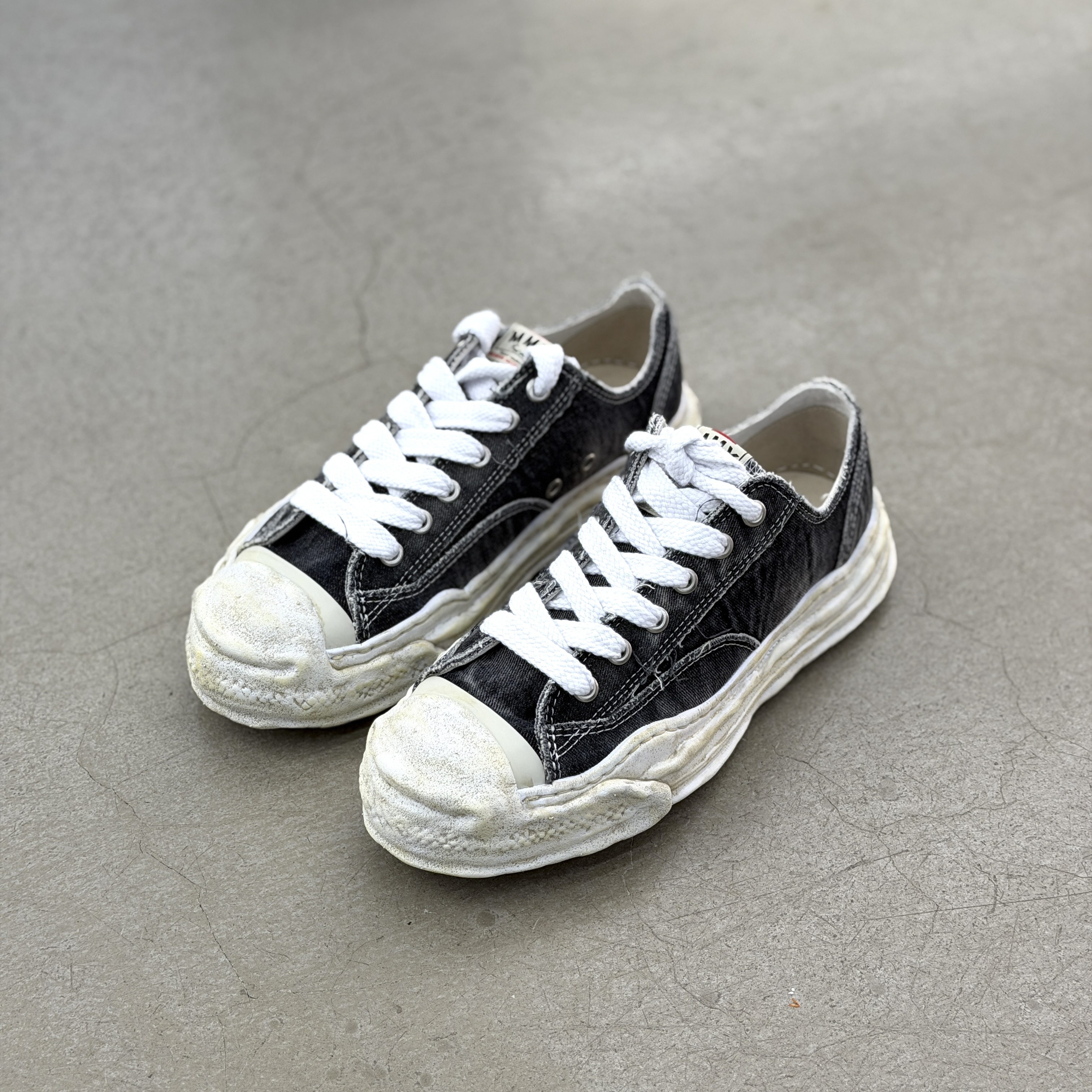 Maison Mihara Yasuhiro HANK" OG Sole Bleach-Wash Denim Canvas Low-top- Black l a15fw731