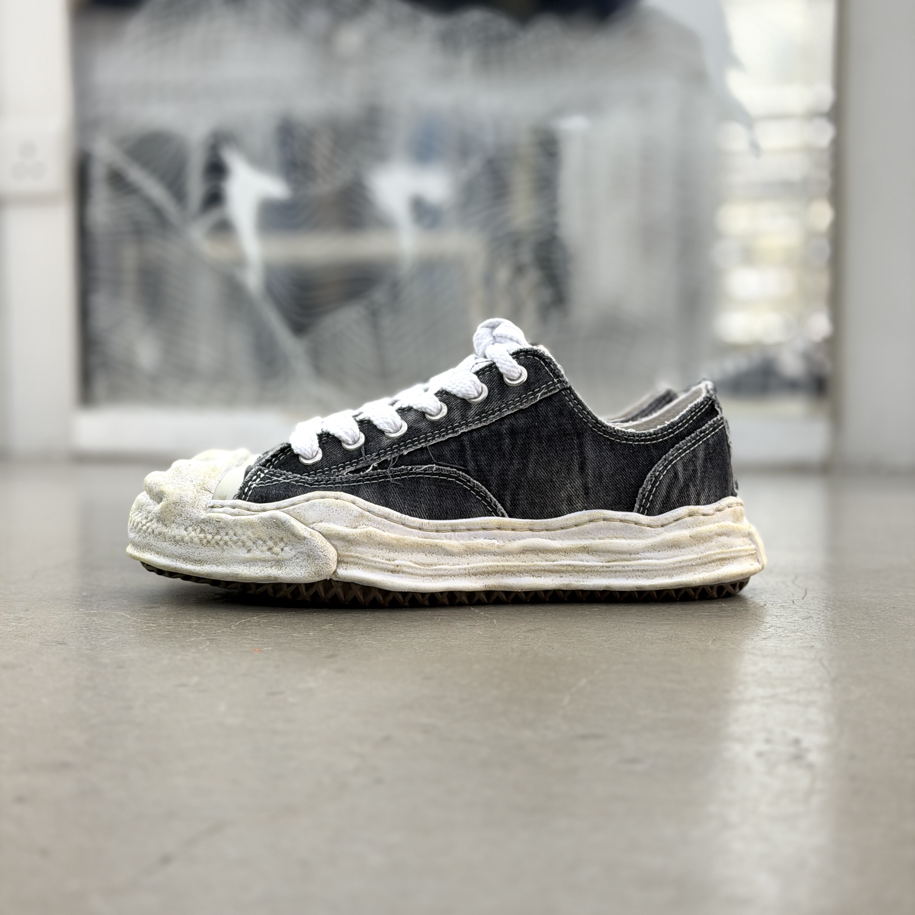 Maison Mihara Yasuhiro HANK" OG Sole Bleach-Wash Denim Canvas Low-top- Black l a15fw731