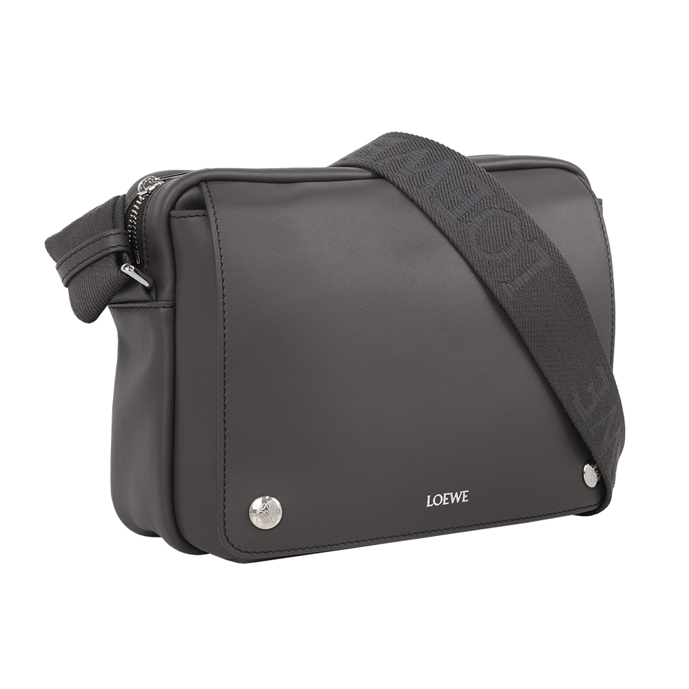 【LOEWE】Pebble 光滑小牛皮中型翻蓋郵差包(深灰色)