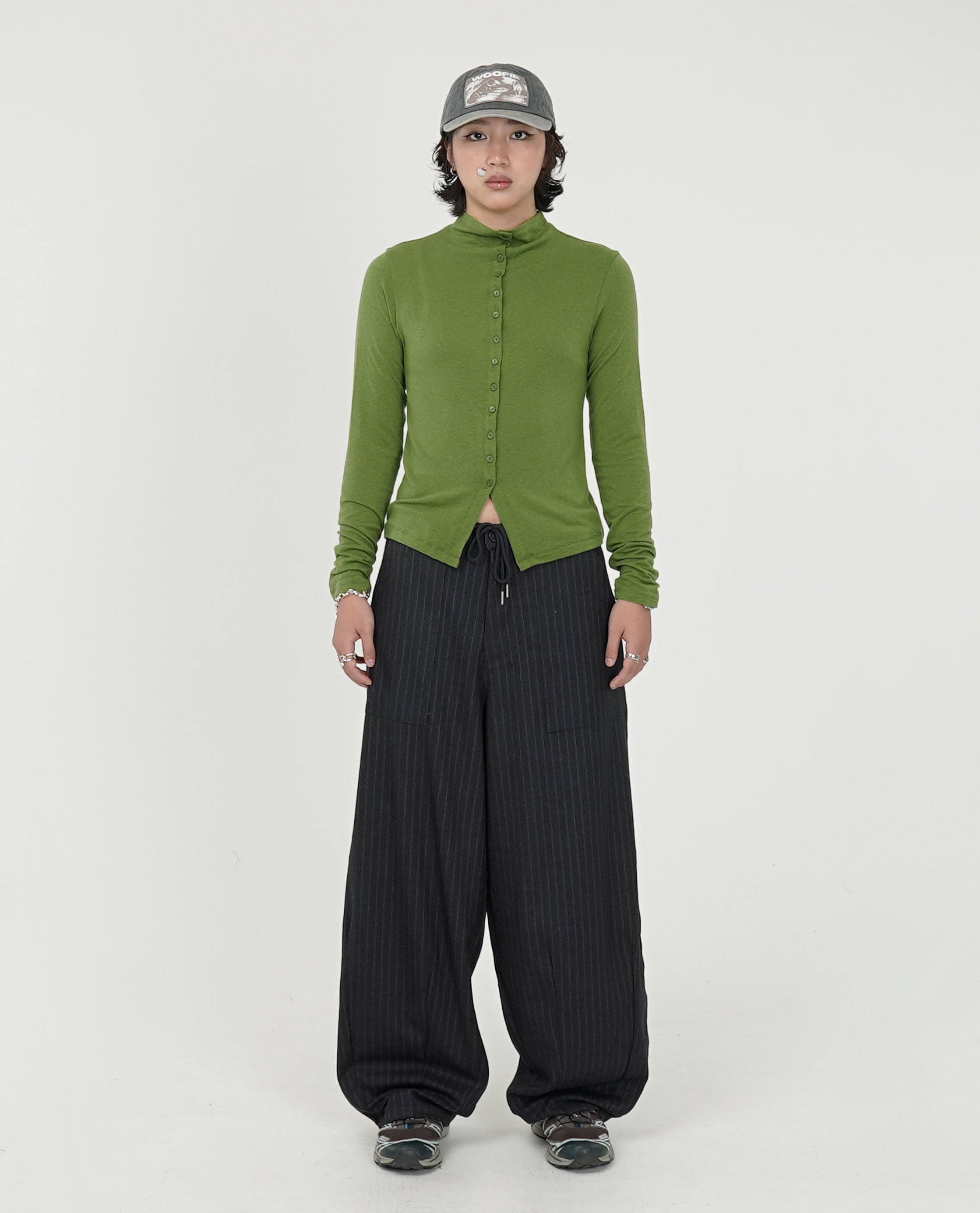 軟料微高領排扣上衣