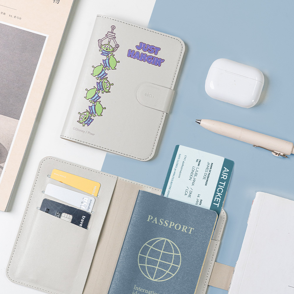 Pixar 三眼怪-輕巧皮革護照套【正版授權】