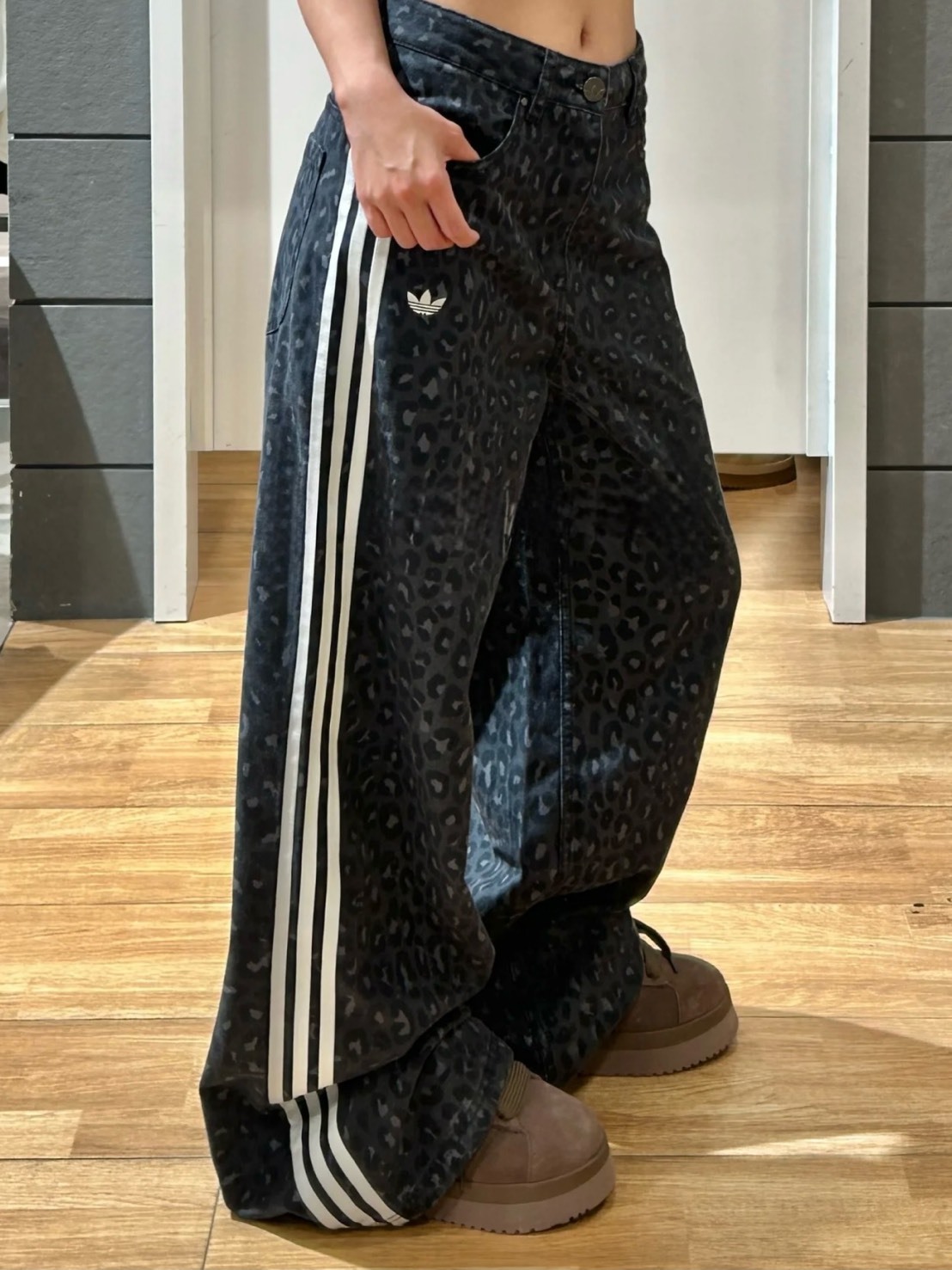 ADIDAS 三條線 豹紋 寬褲