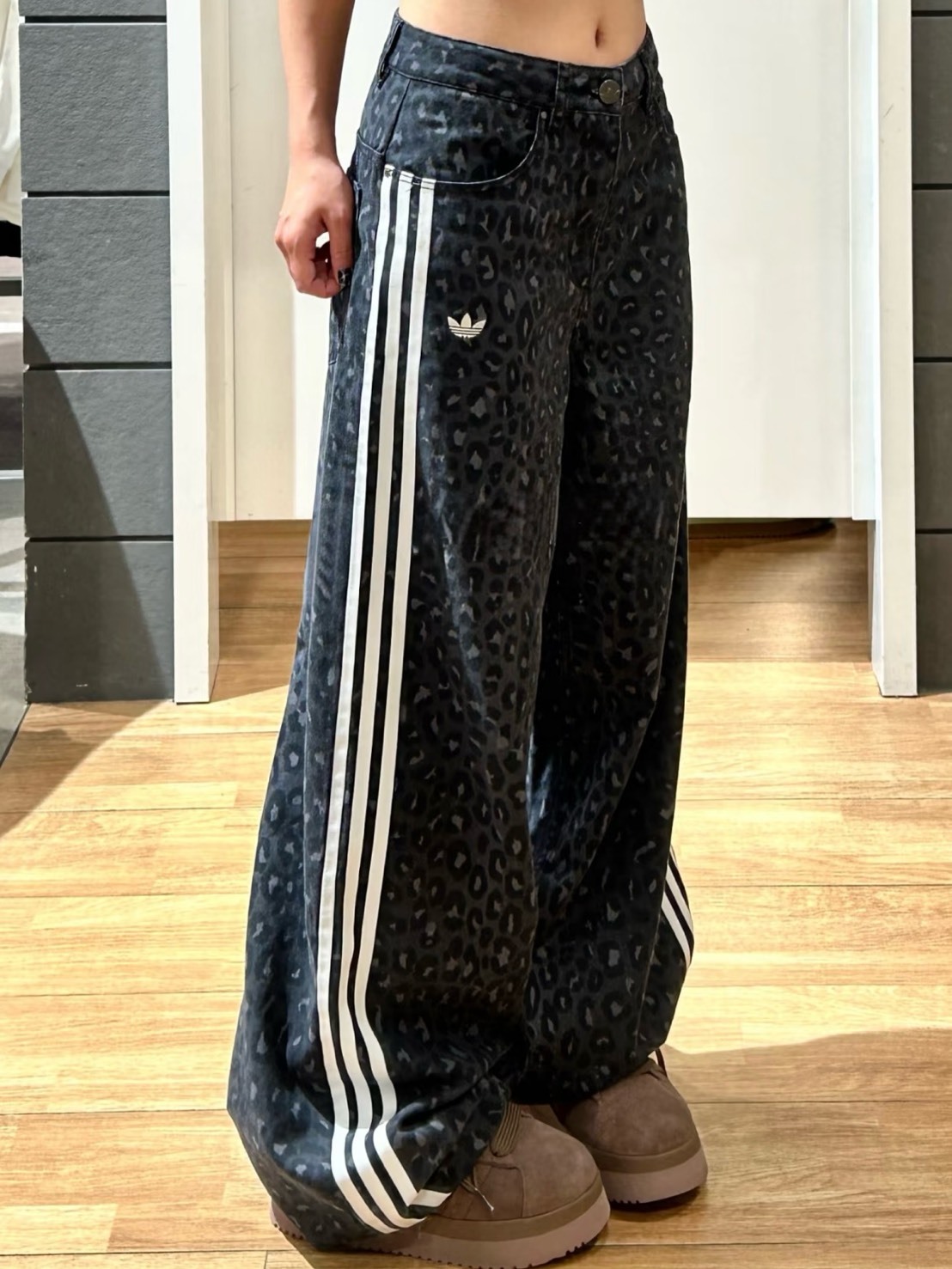 ADIDAS 三條線 豹紋 寬褲